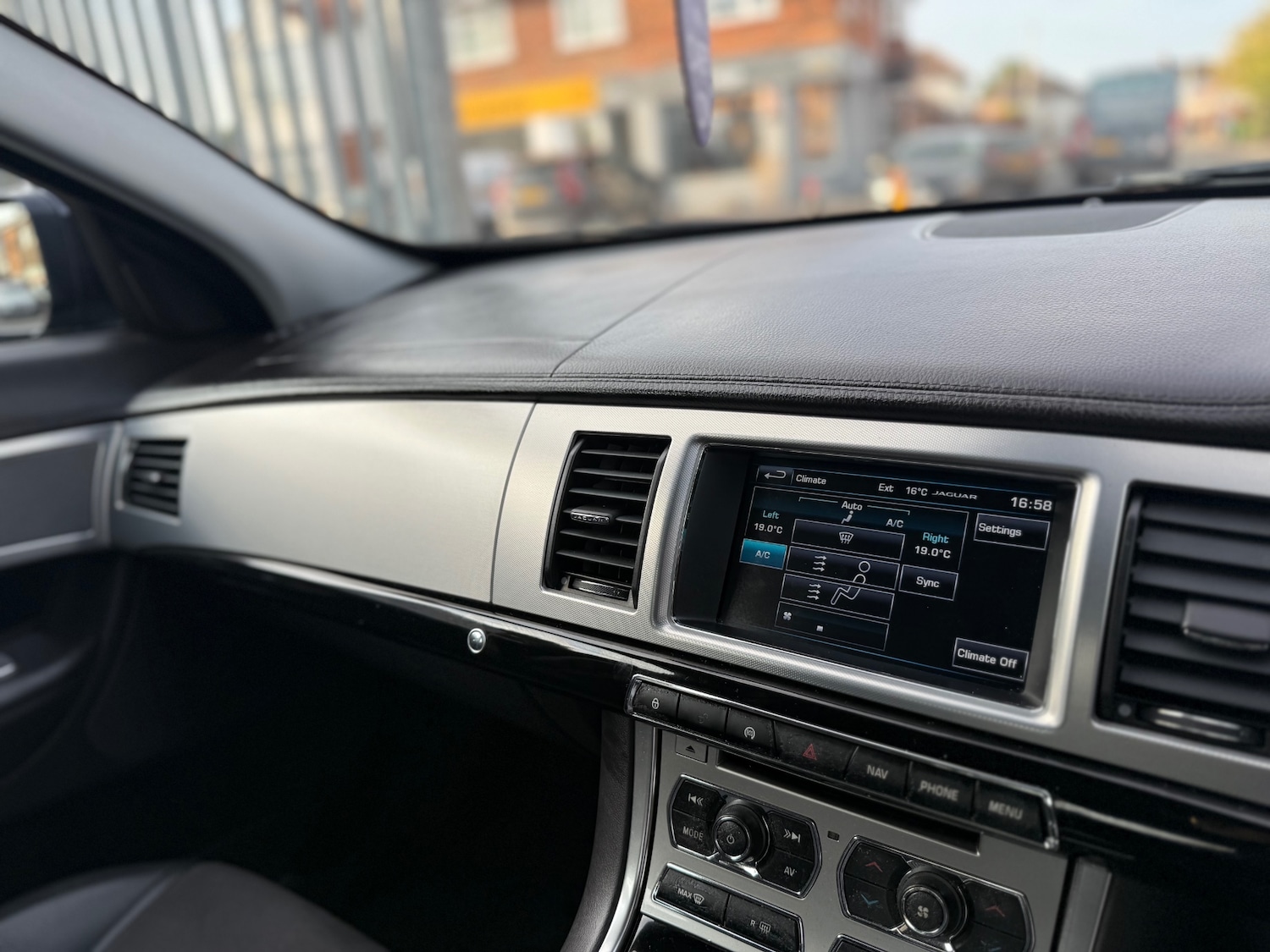 Used Jaguar XF 2014 for sale - 76134436: Photo 56