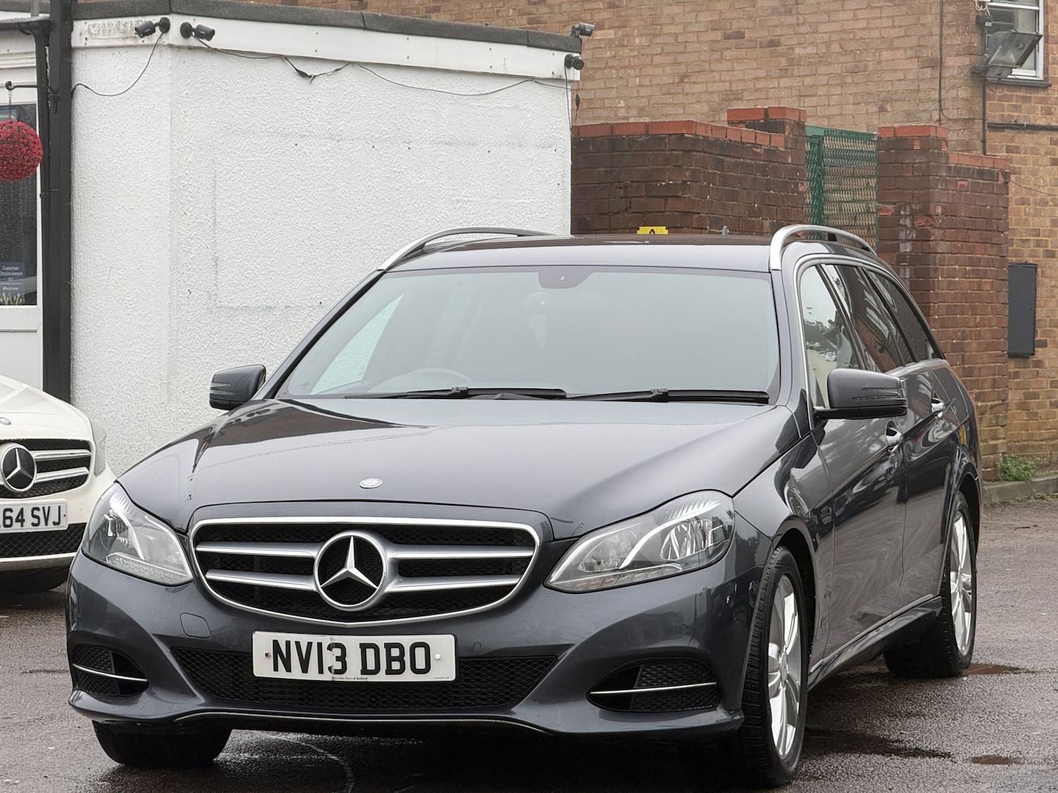 Used Mercedes-Benz E Class 2013 for sale - 76591203: Photo 2