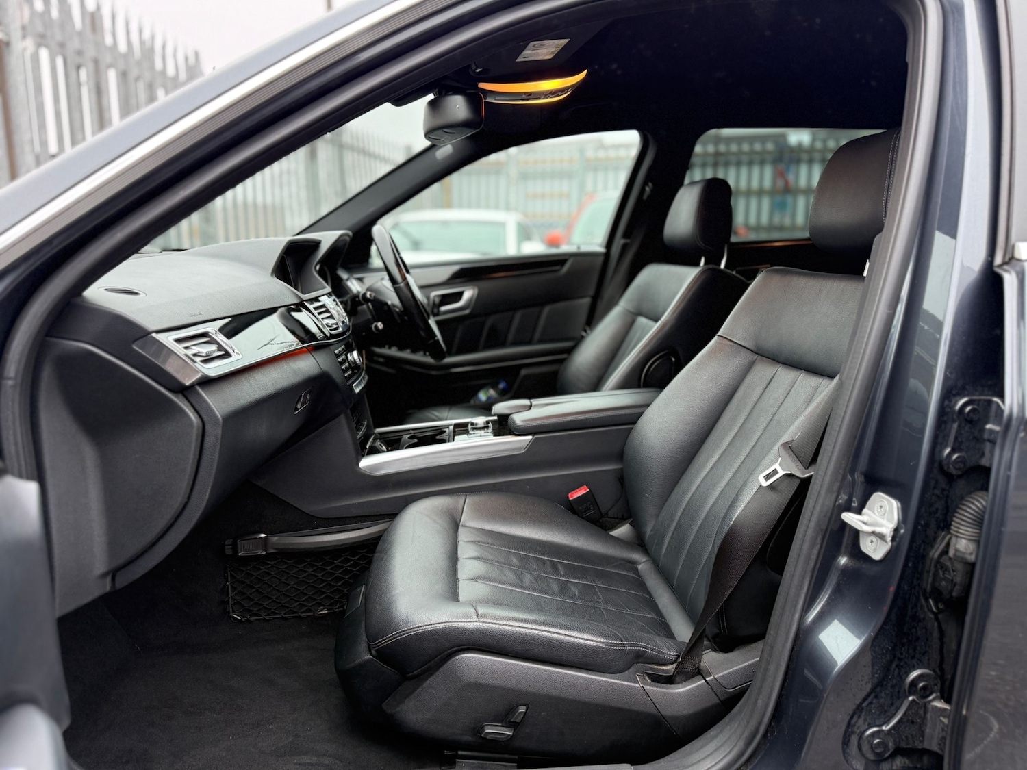 Used Mercedes-Benz E Class 2013 for sale - 76591203: Photo 27