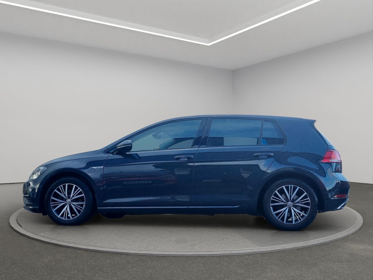 Used Volkswagen Golf 2018 for sale - 77549969: Photo 6