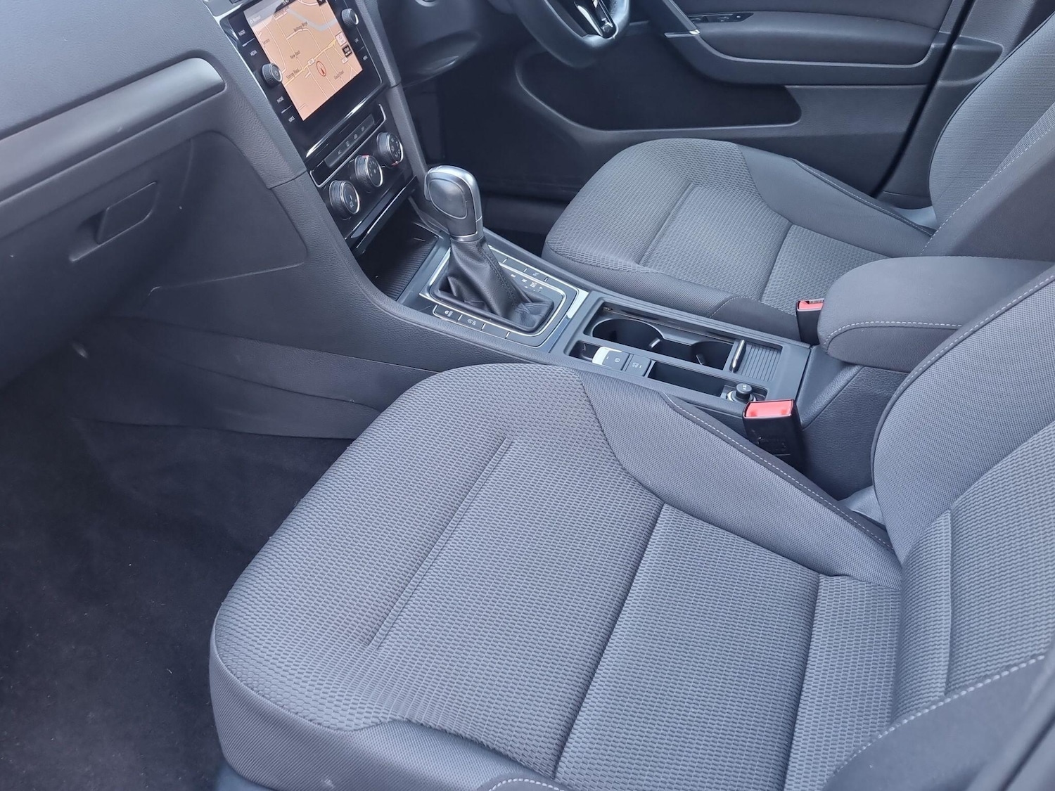 Used Volkswagen Golf 2018 for sale - 77549969: Photo 61