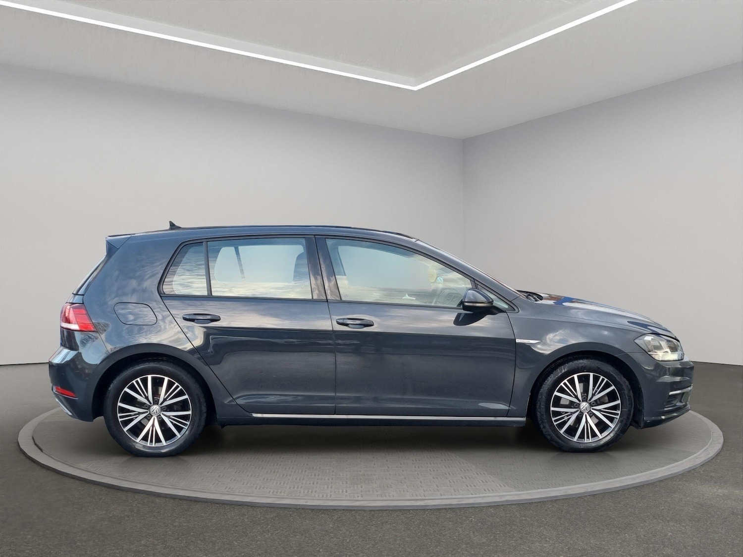 Used Volkswagen Golf 2018 for sale - 77549969: Photo 9