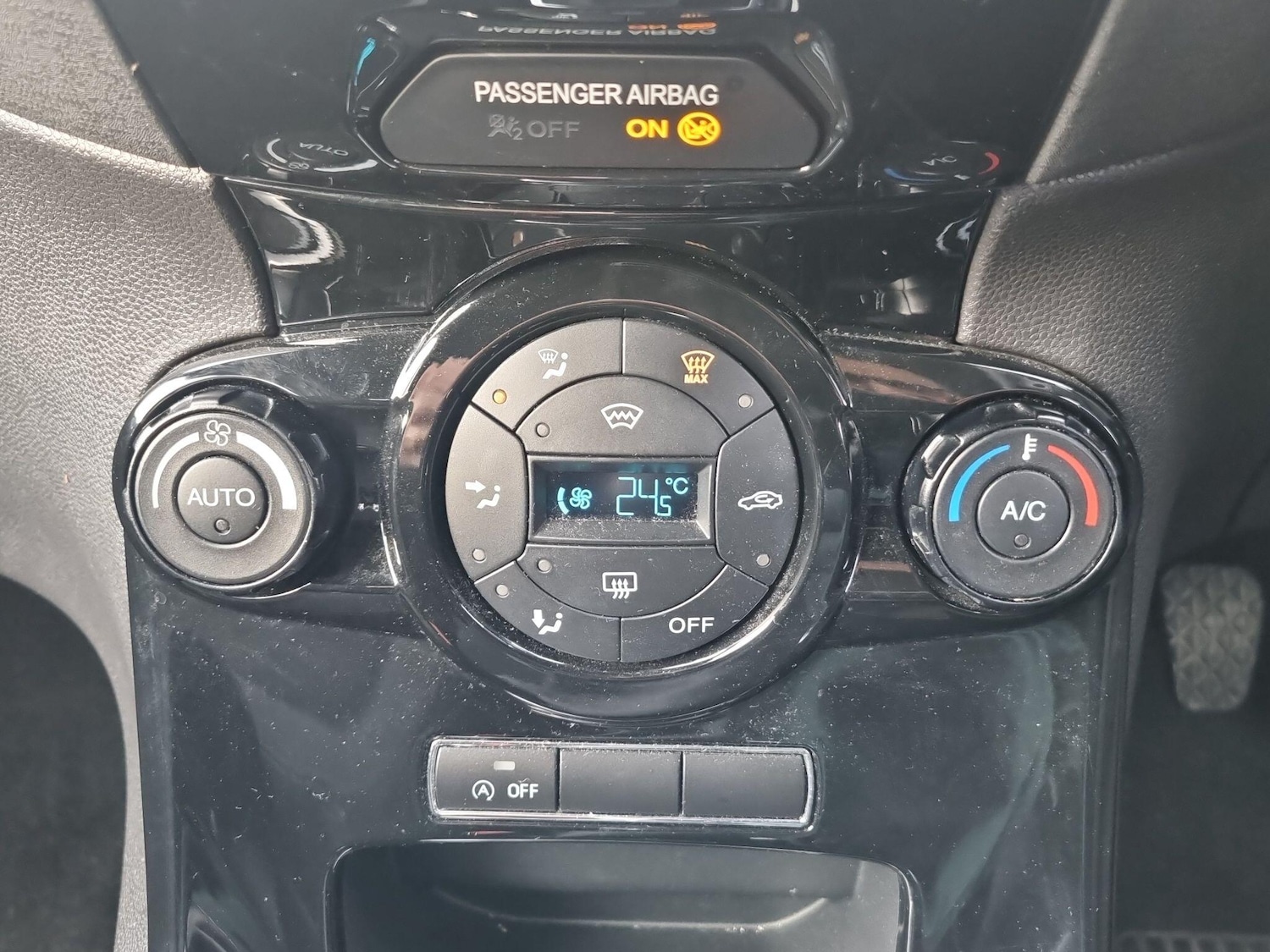 Used Ford Fiesta 2015 for sale - 77344083: Photo 27