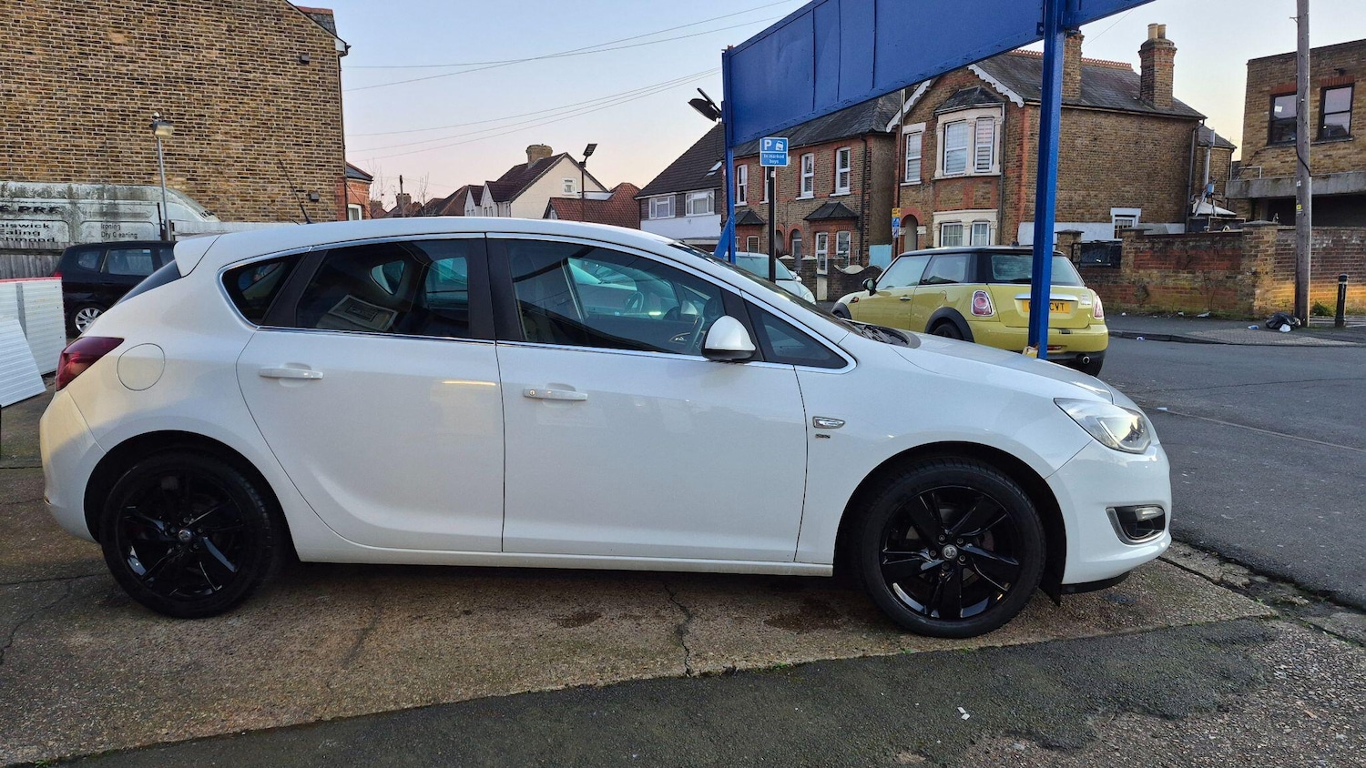 Used Vauxhall Astra 2013 for sale - 77738214: Photo 2