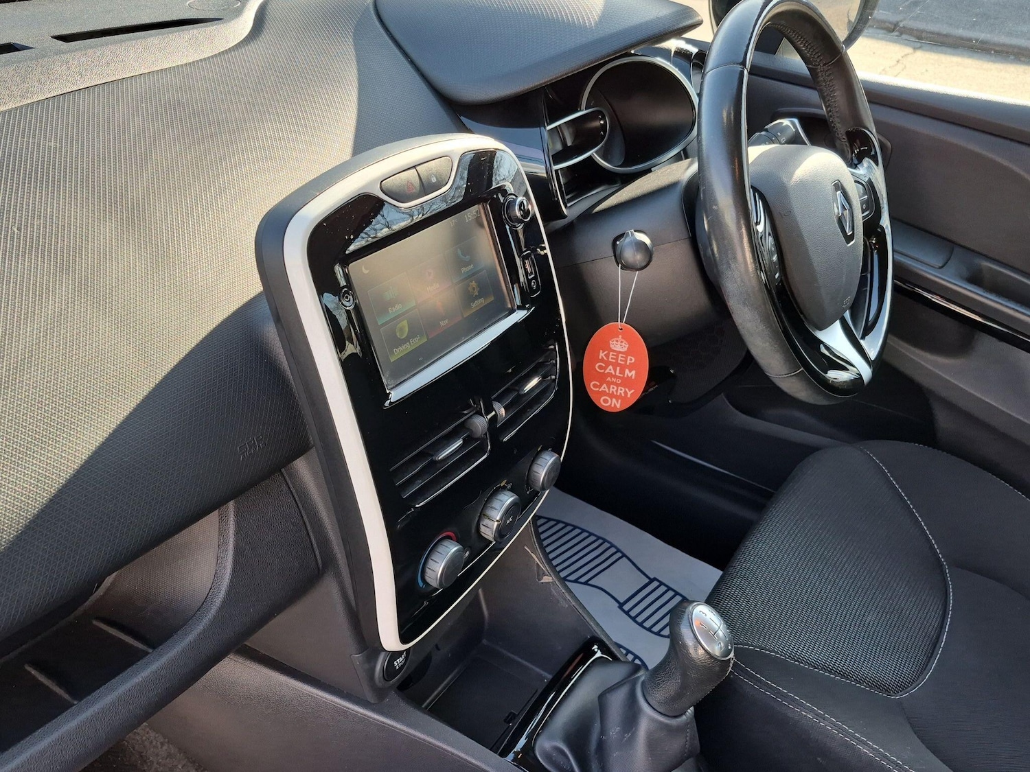 Used Renault Clio 2015 for sale - 77892184: Photo 15