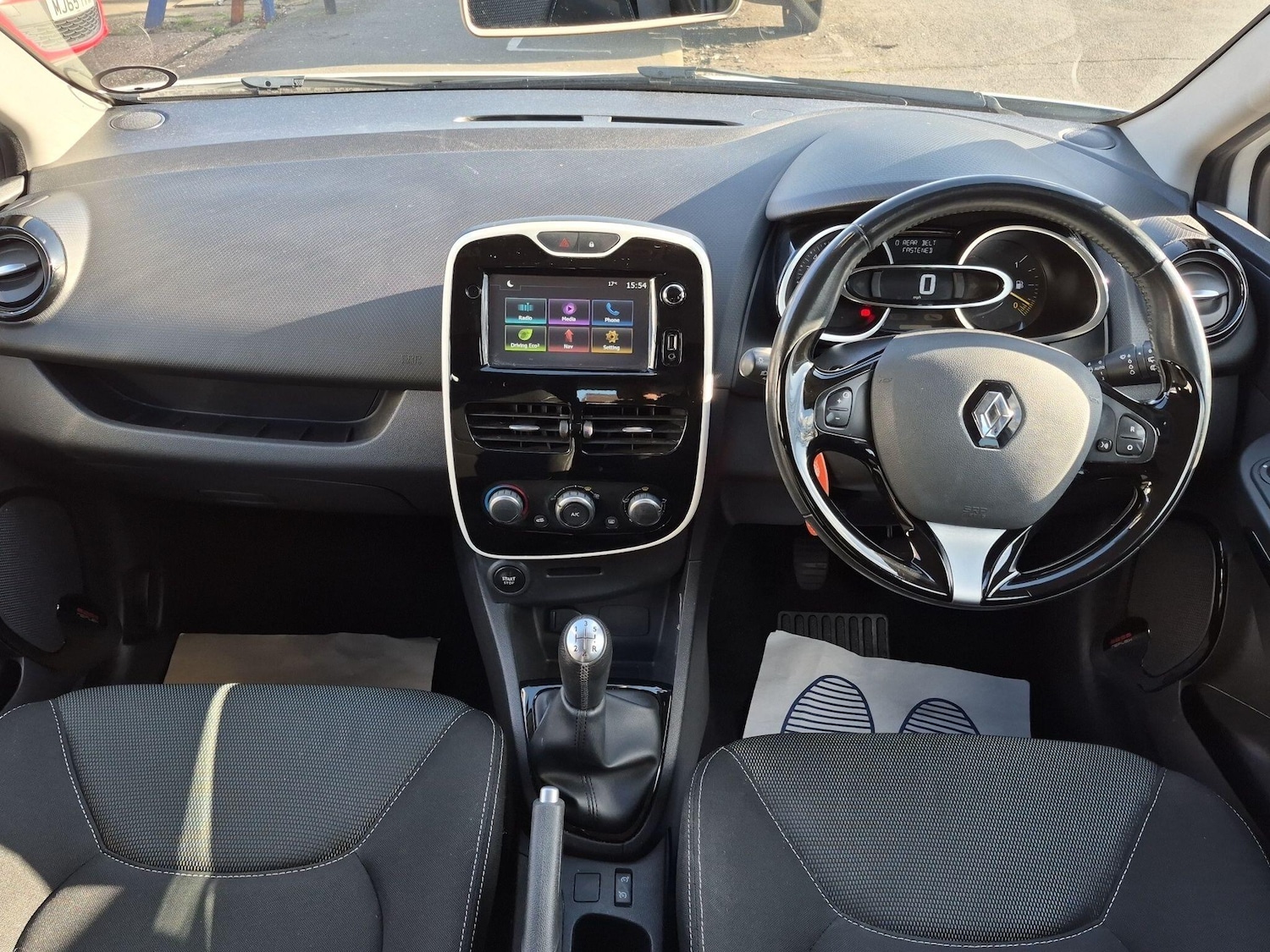 Used Renault Clio 2015 for sale - 77892184: Photo 29