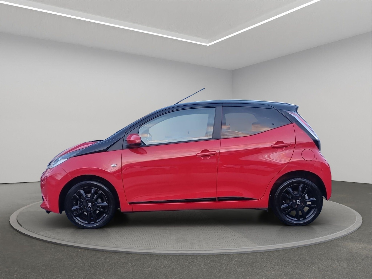 Used Toyota AYGO 2017 for sale - 77439982: Photo 6