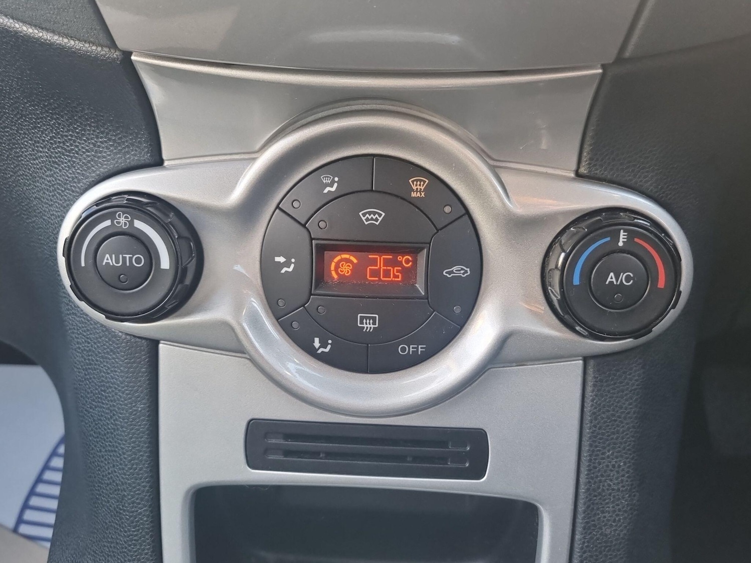 Used Ford Fiesta 2011 for sale - 77343874: Photo 24