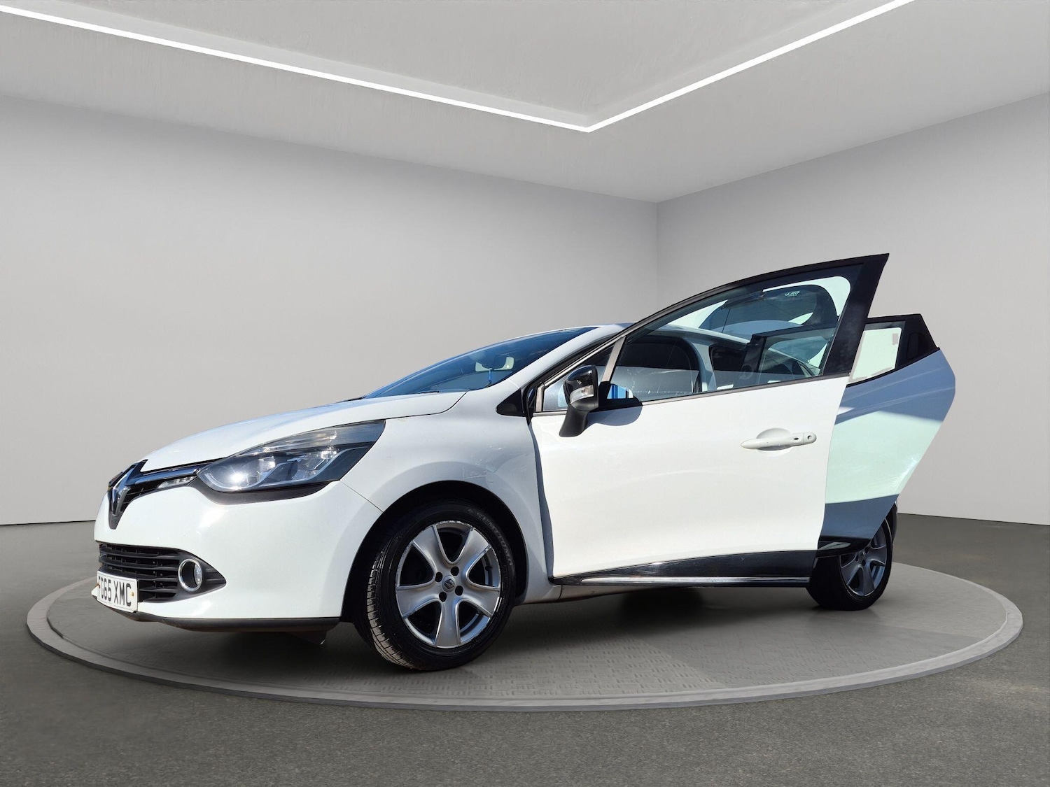 Used Renault Clio 2015 for sale - 78158298: Photo 2