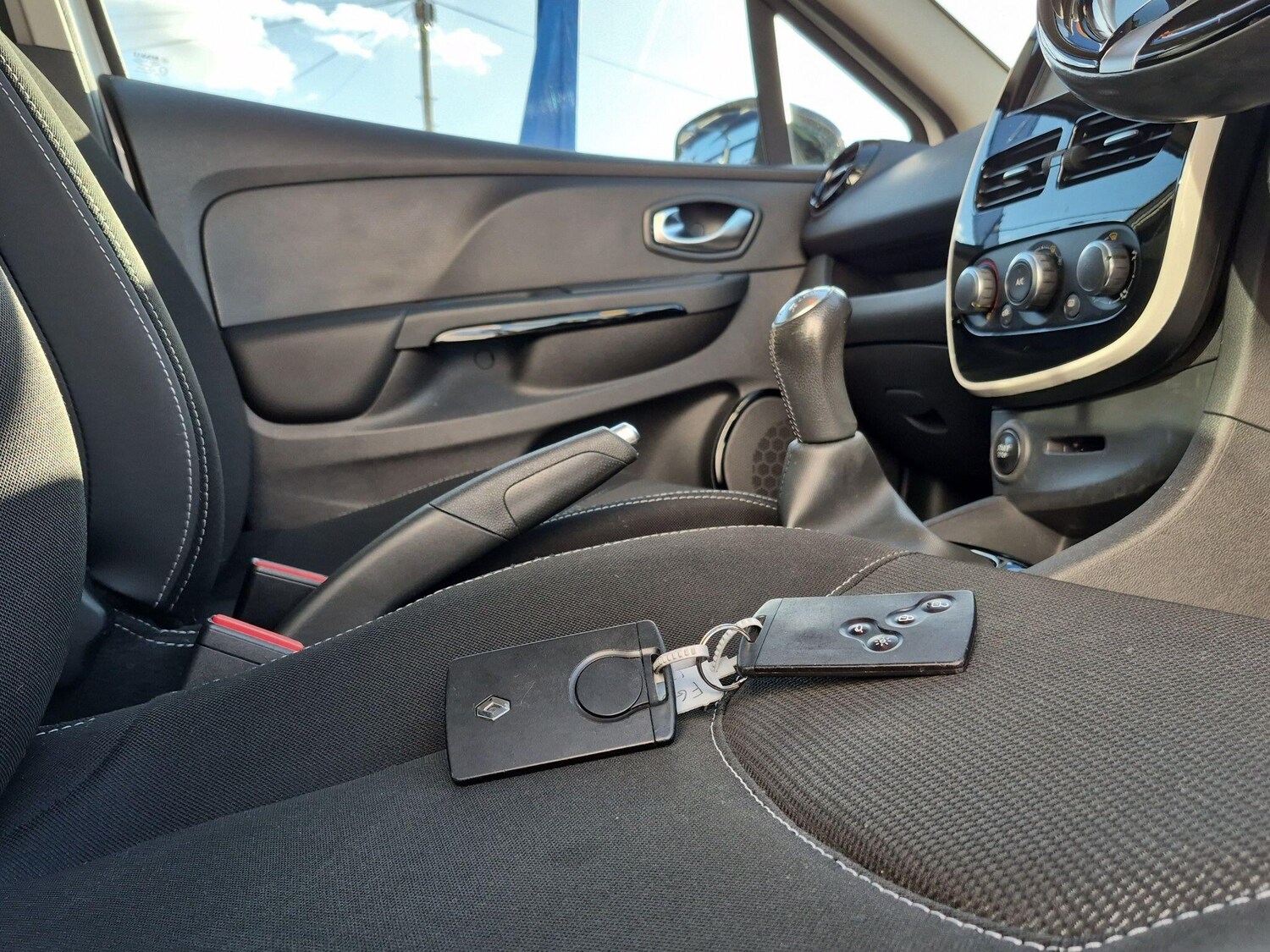 Used Renault Clio 2015 for sale - 78158298: Photo 32