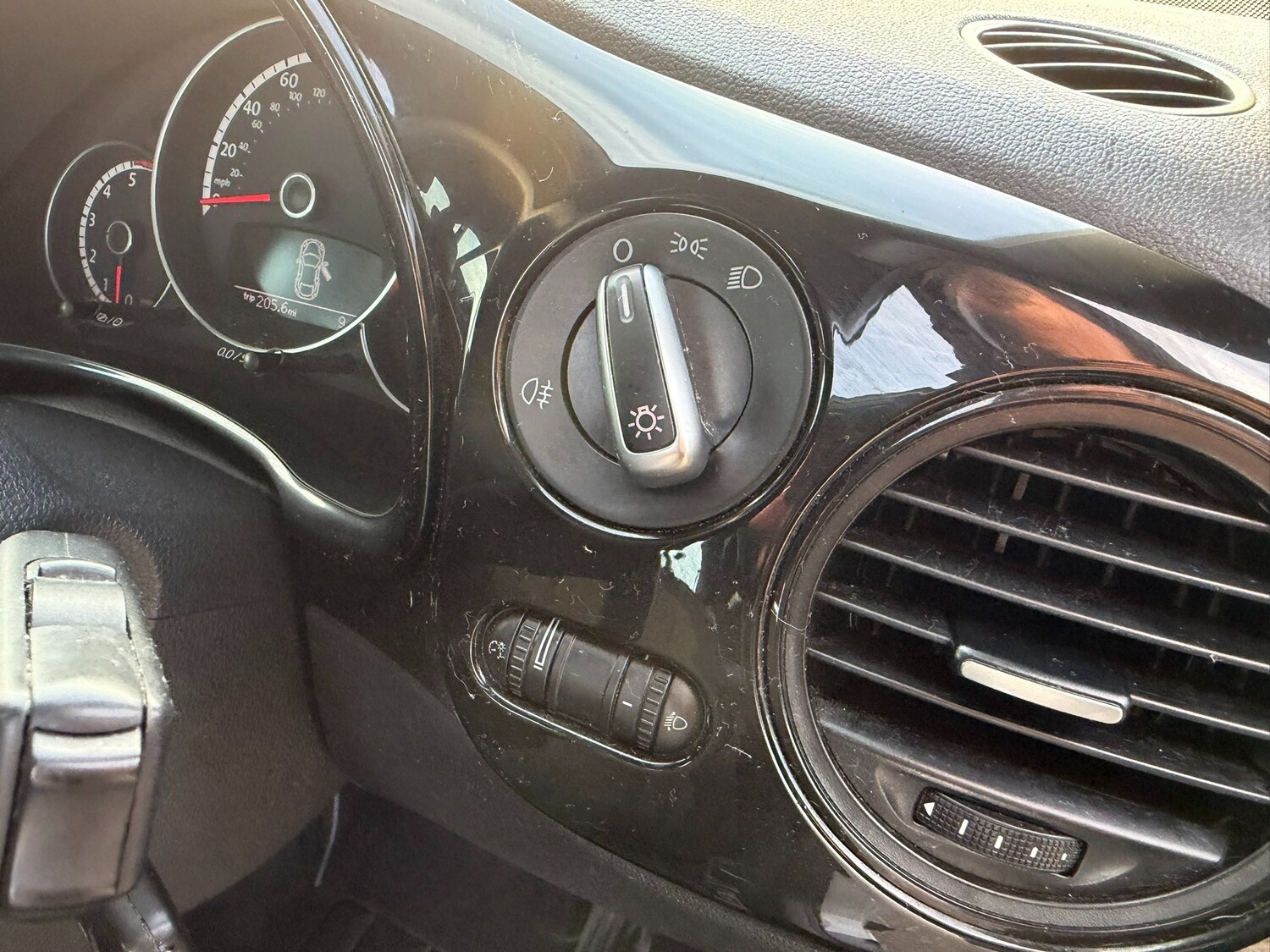 Used Volkswagen Beetle 2014 for sale - 77590035: Photo 23