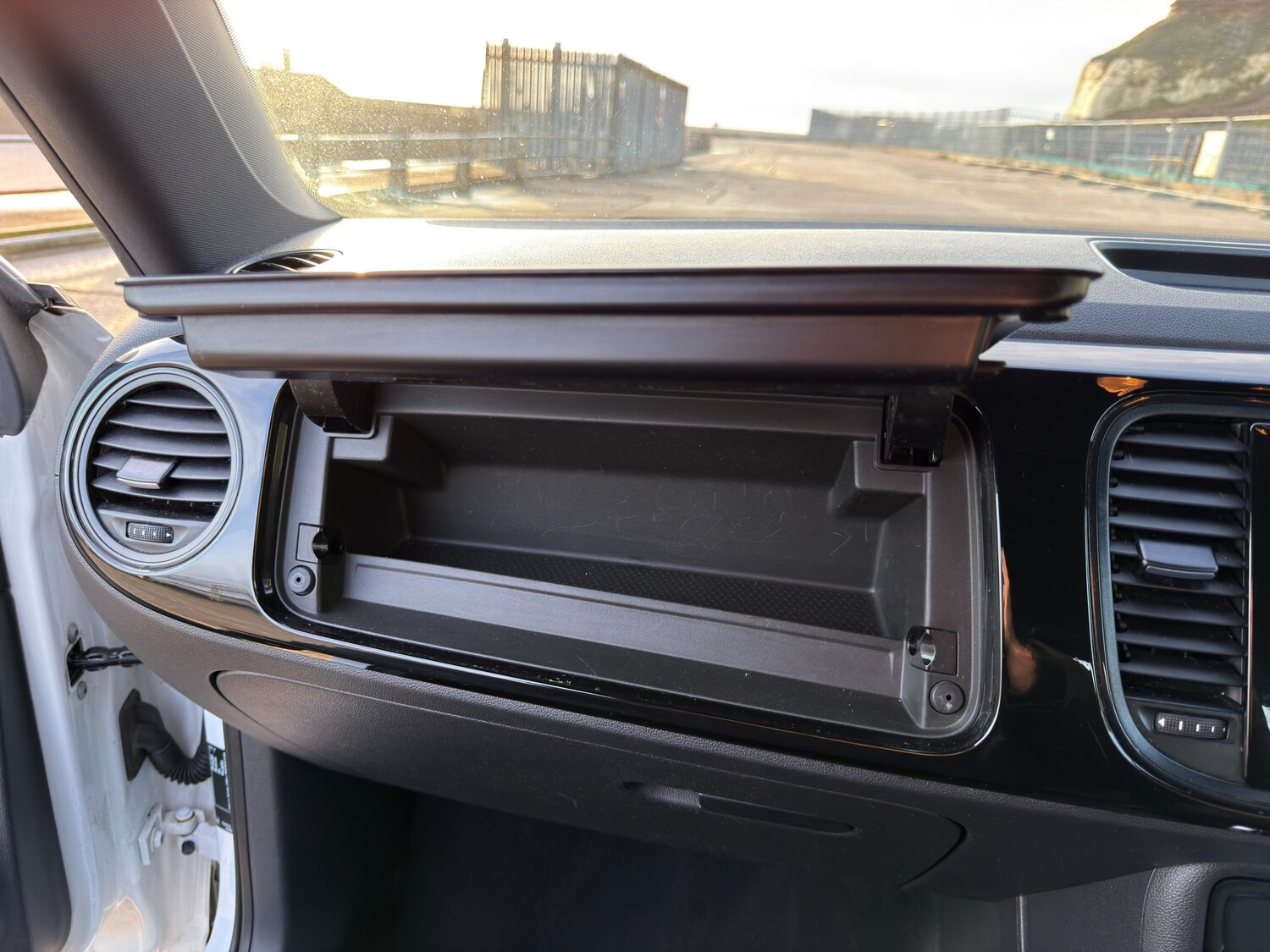 Used Volkswagen Beetle 2014 for sale - 77590035: Photo 27