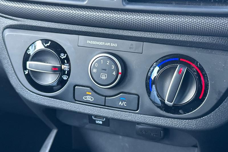 Used Hyundai i10 2023 for sale - 76394178: Photo 15