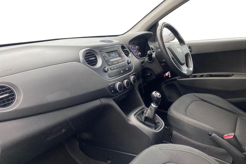 Used Hyundai i10 2018 for sale - 77393809: Photo 13