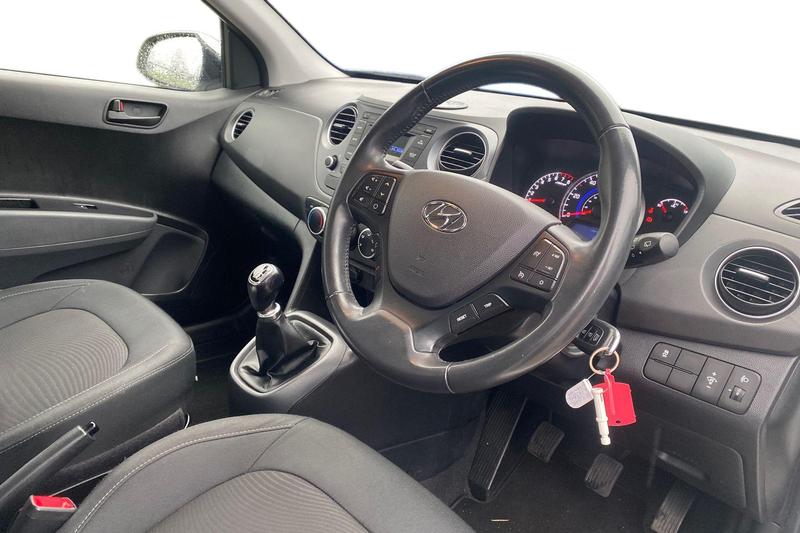 Used Hyundai i10 2018 for sale - 77292714: Photo 10