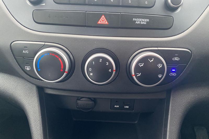 Used Hyundai i10 2018 for sale - 77292714: Photo 15