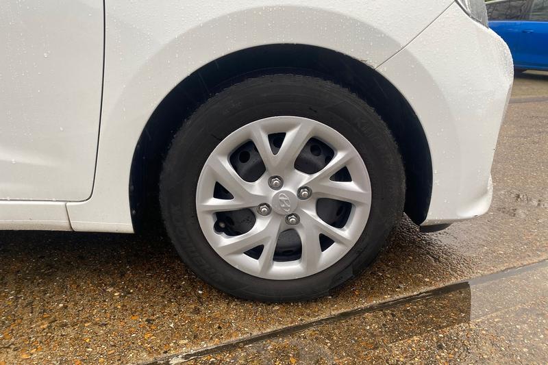 Used Hyundai i10 2018 for sale - 77292714: Photo 9