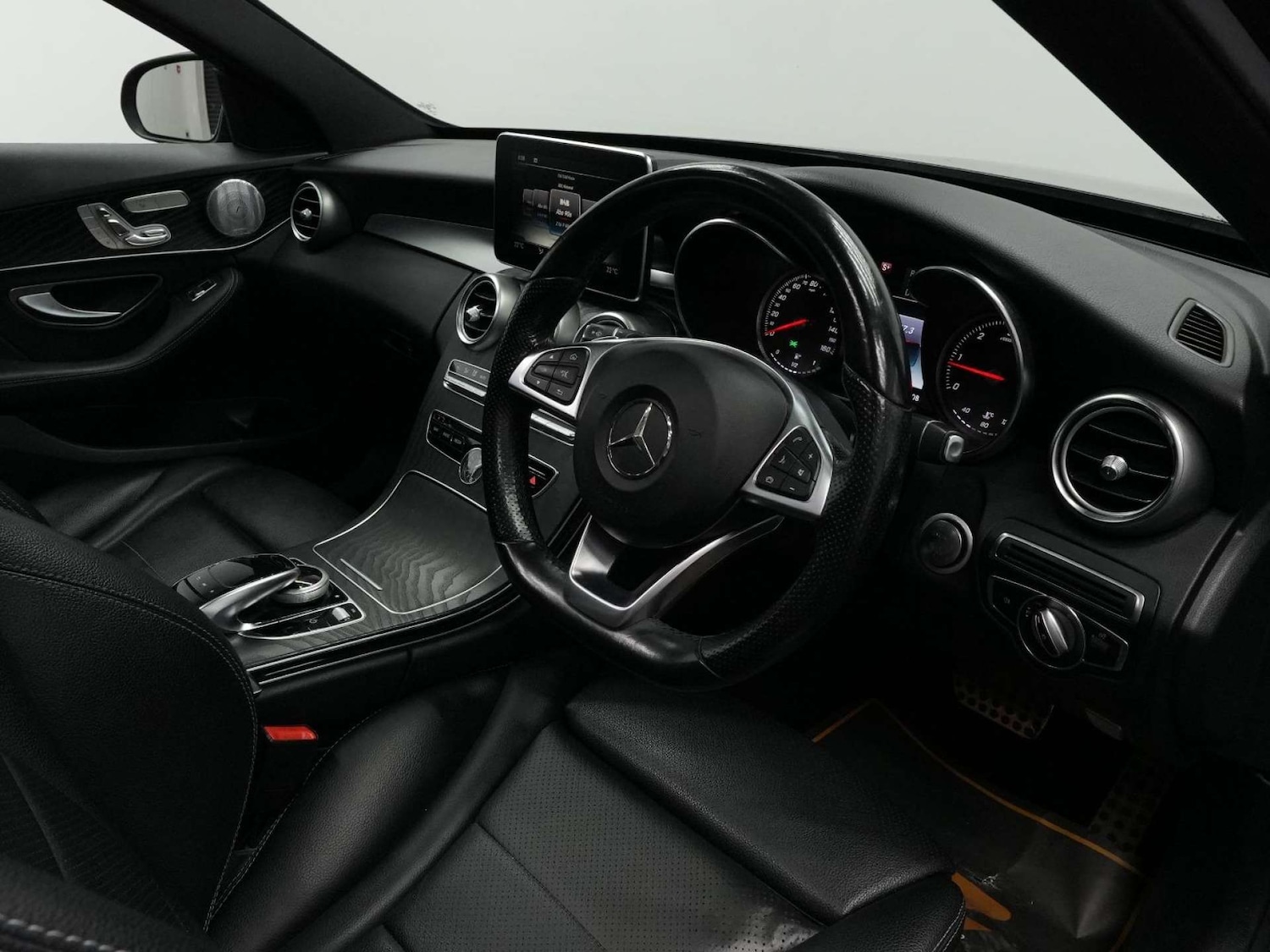 Used Mercedes-Benz C Class 2015 for sale - 77745616: Photo 3