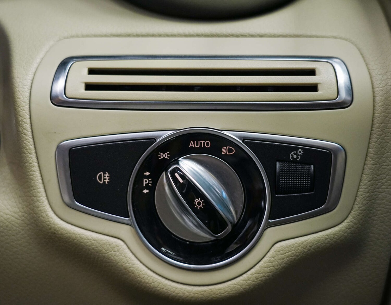 Used Mercedes-Benz C Class 2016 for sale - 77492487: Photo 76