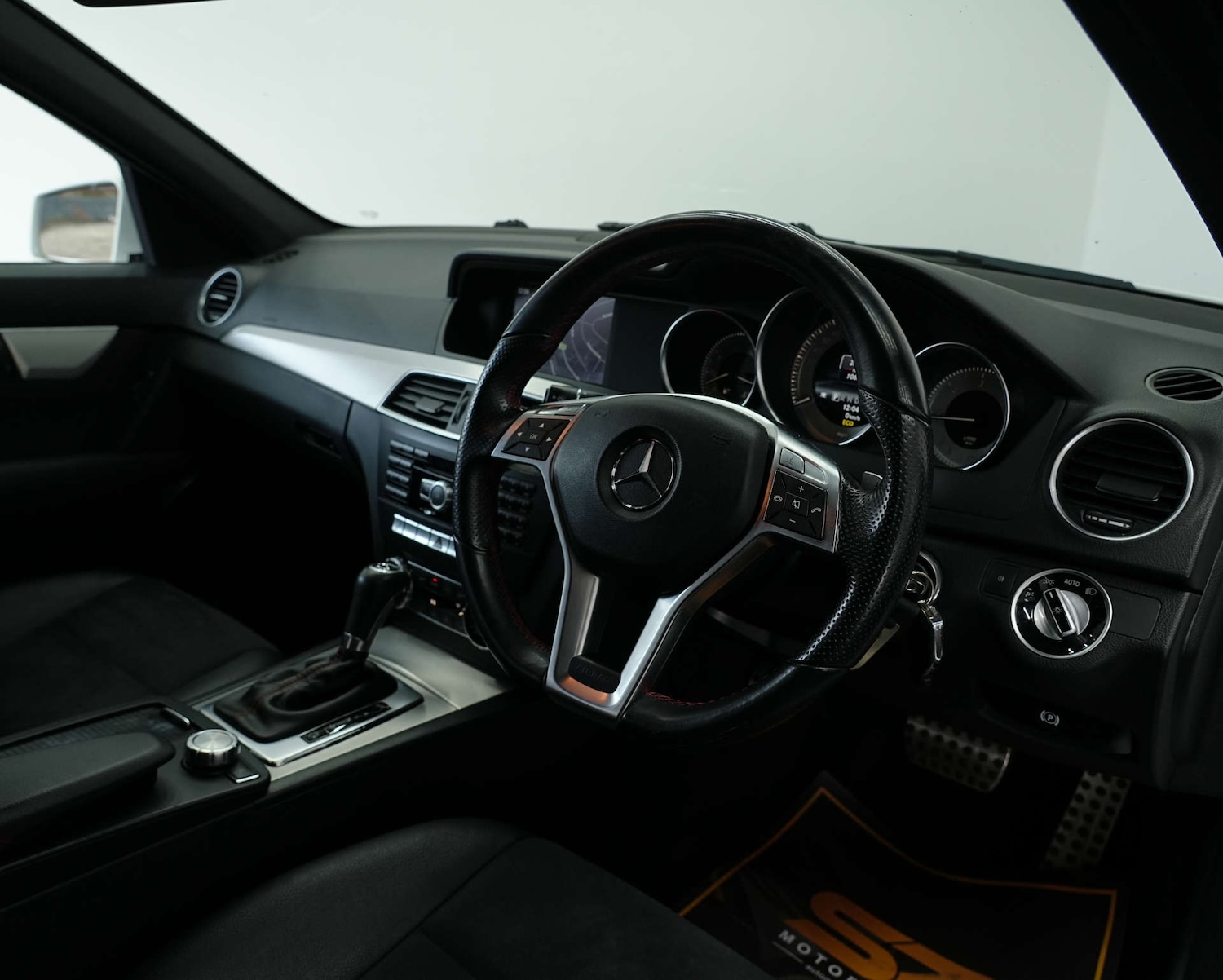 Used Mercedes-Benz C Class 2013 for sale - 77652995: Photo 3