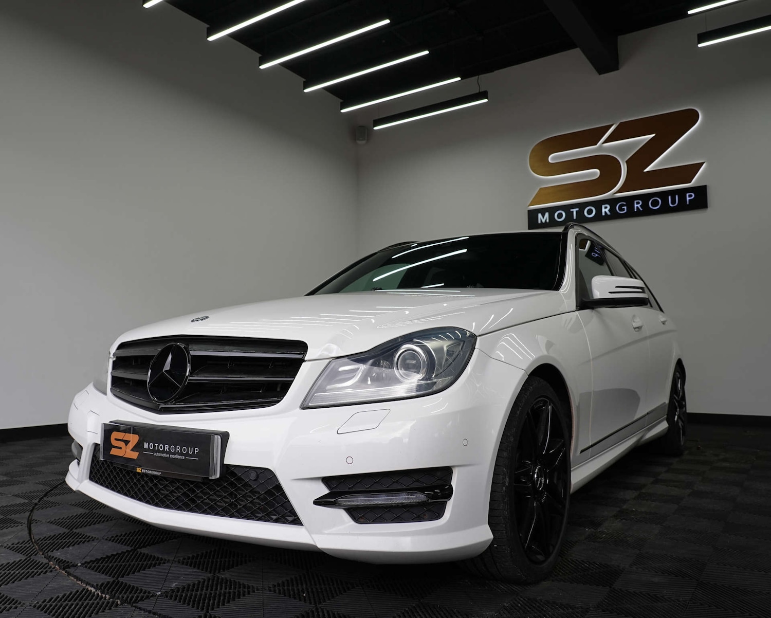 Used Mercedes-Benz C Class 2013 for sale - 77652995: Photo 4
