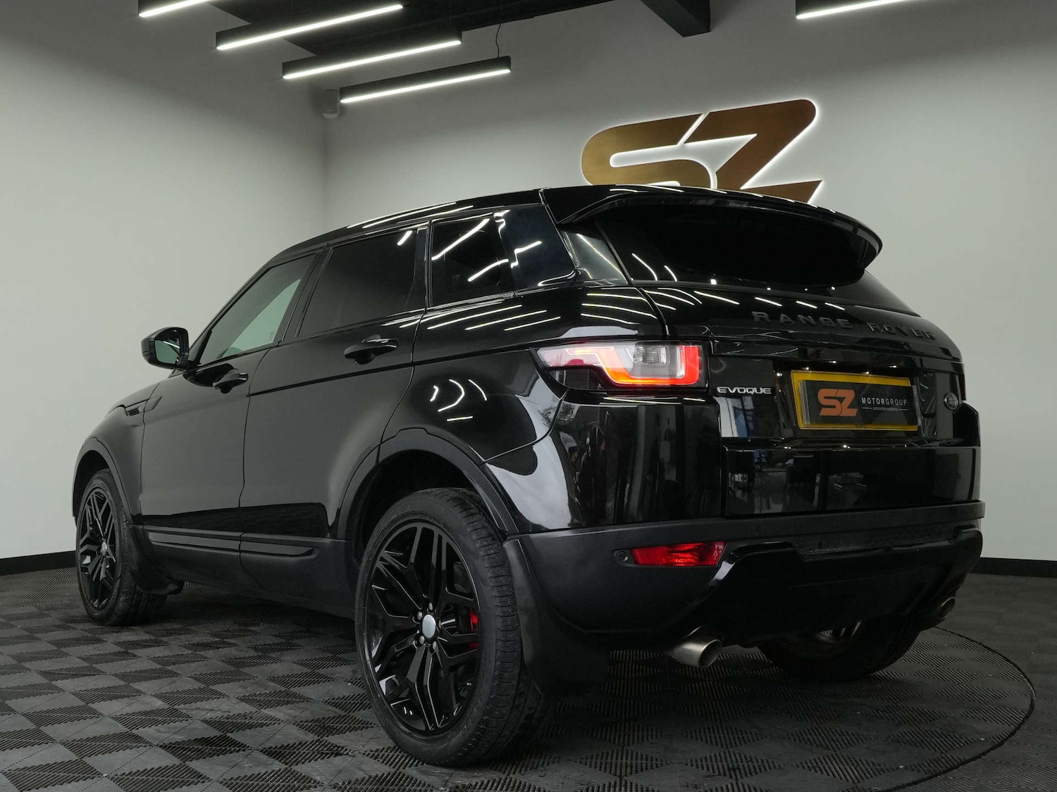 Used Land Rover Range Rover Evoque 2017 for sale - 76830018: Photo 2