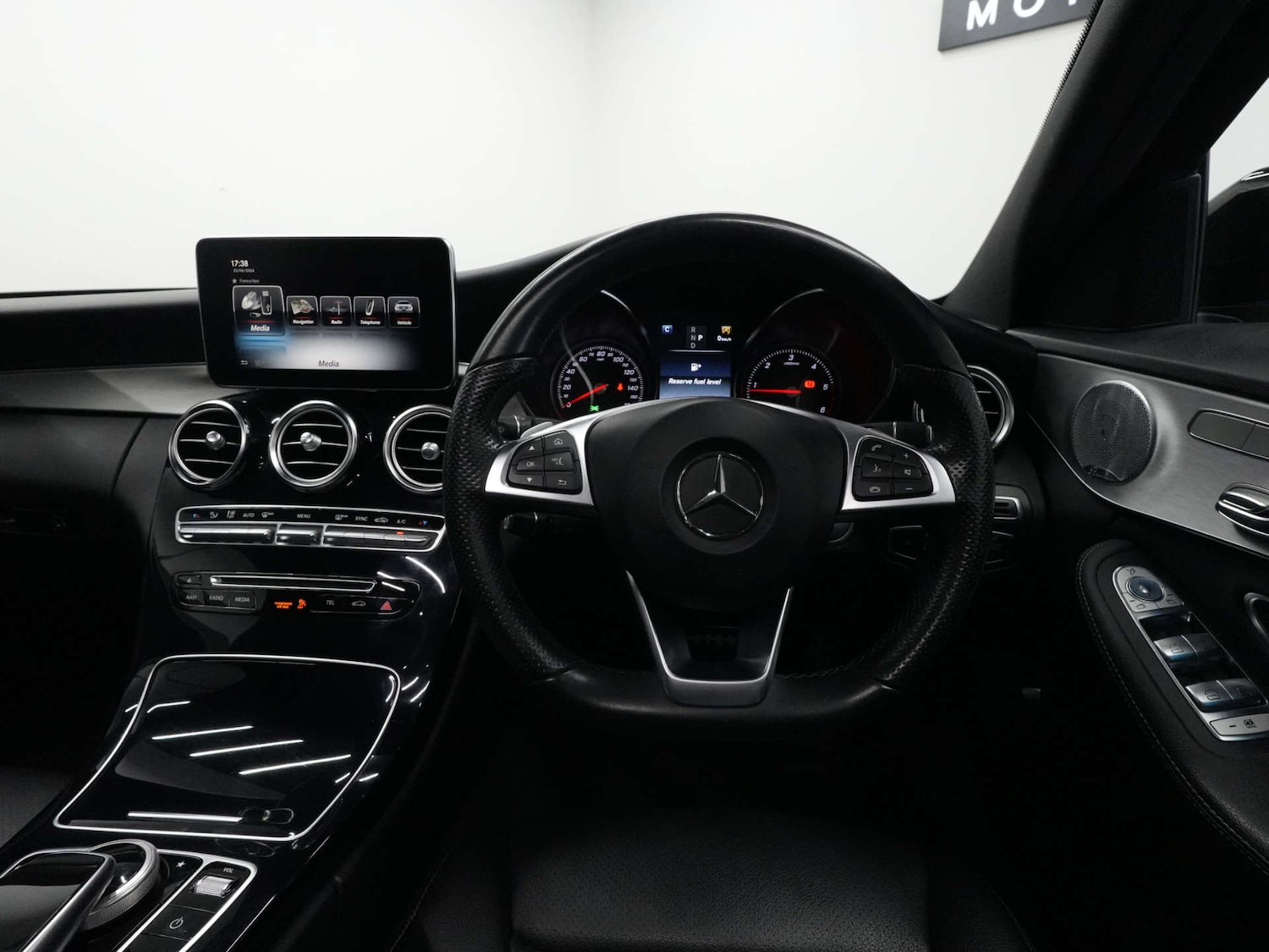 Used Mercedes-Benz C Class 2018 for sale - 76894458: Photo 3