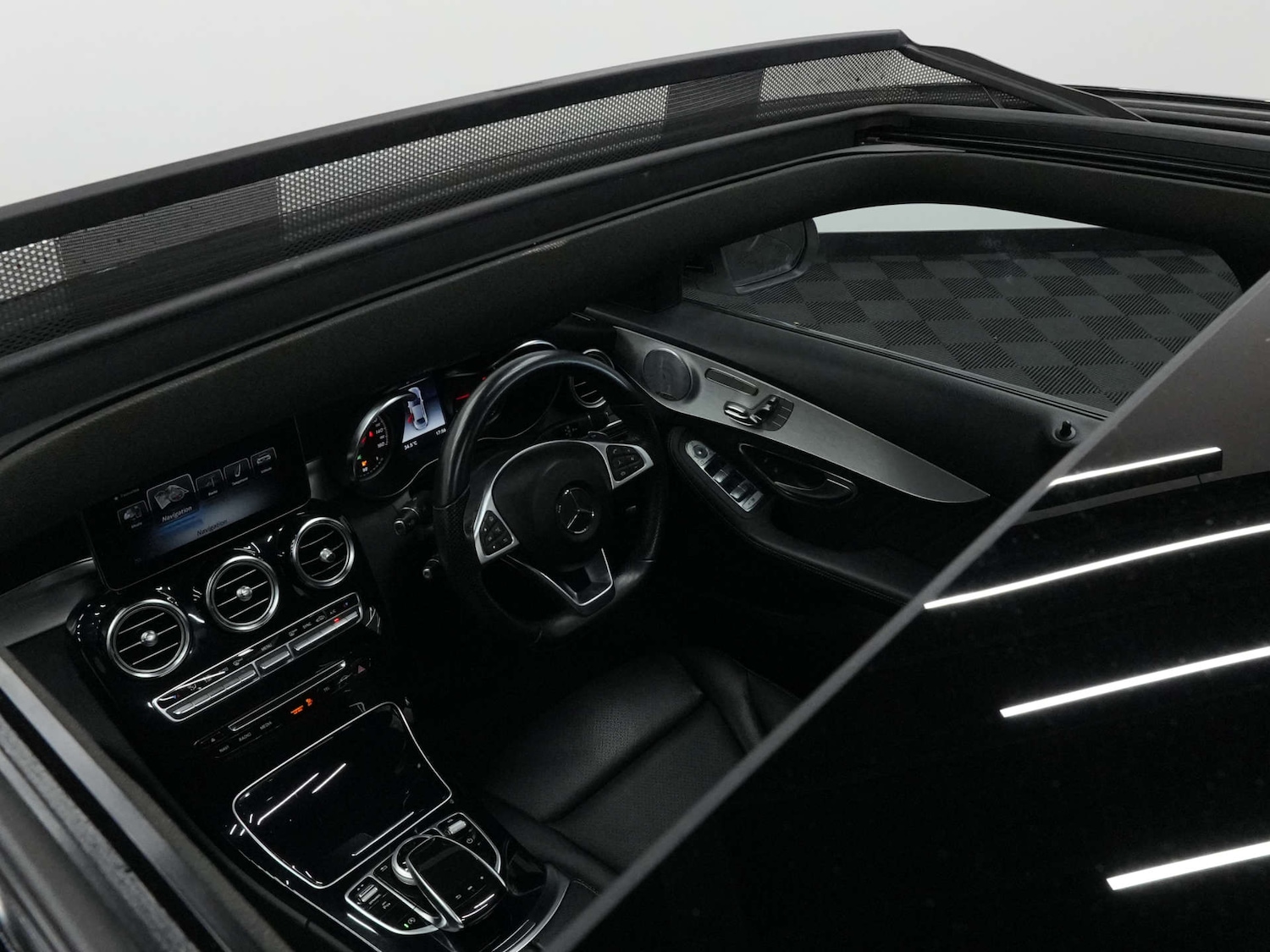 Used Mercedes-Benz C Class 2018 for sale - 76894458: Photo 4