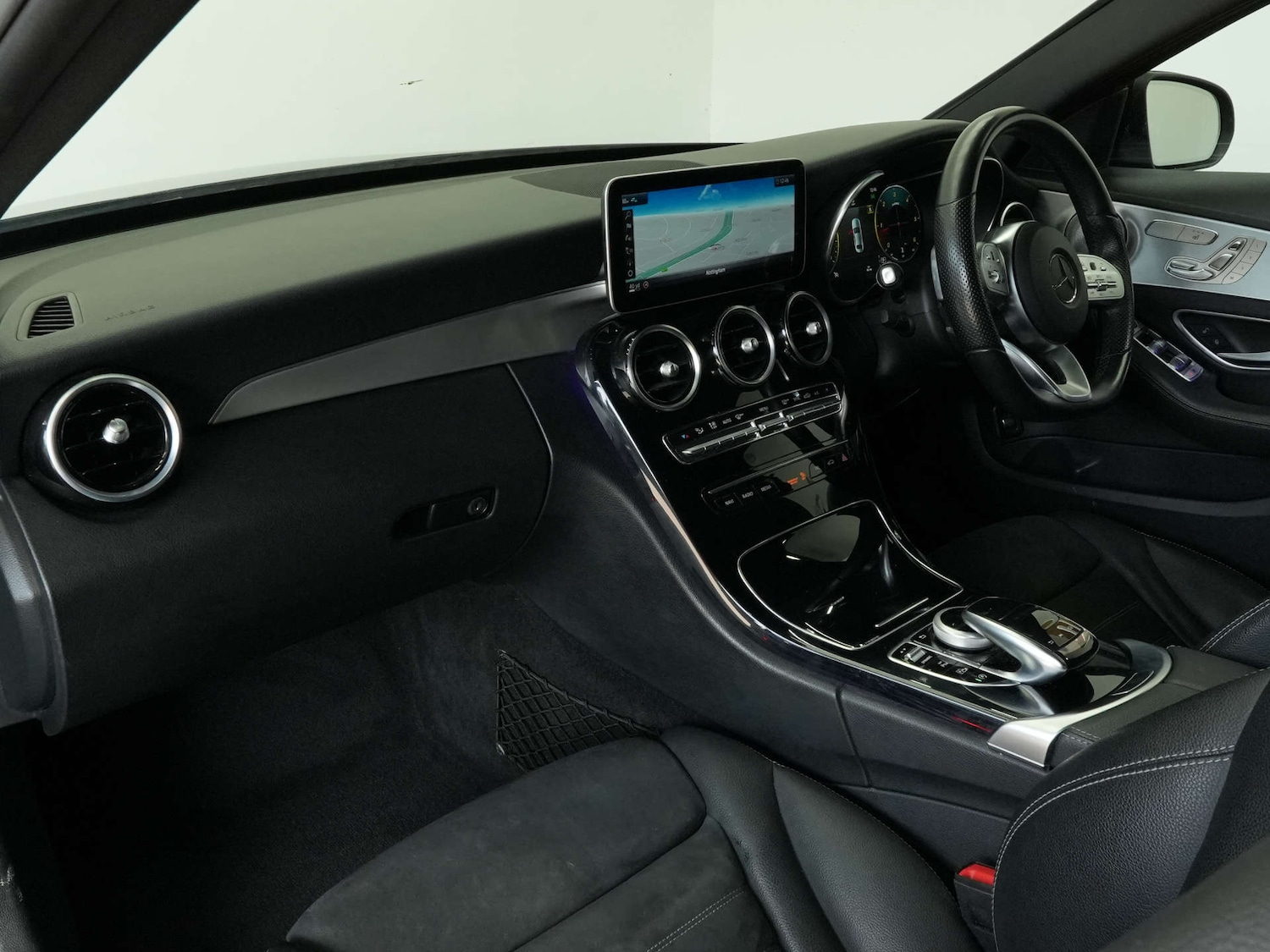 Used Mercedes-Benz C Class 2018 for sale - 76462032: Photo 32