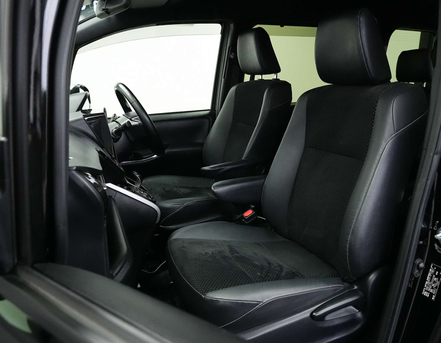 Used Toyota Noah 2025 for sale - 77664946: Photo 15