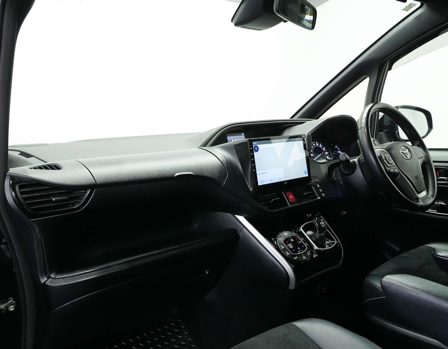 Used Toyota Noah 2025 for sale - 77664946: Photo 40