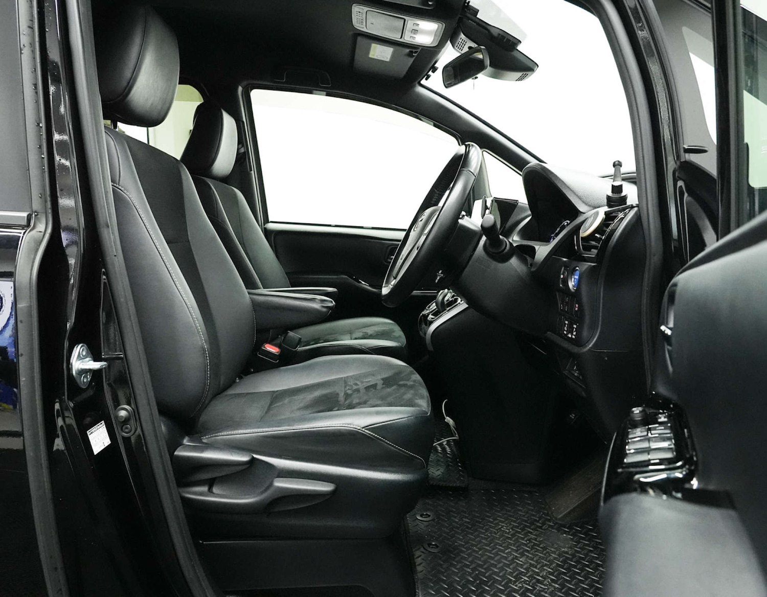 Used Toyota Noah 2025 for sale - 77664946: Photo 69