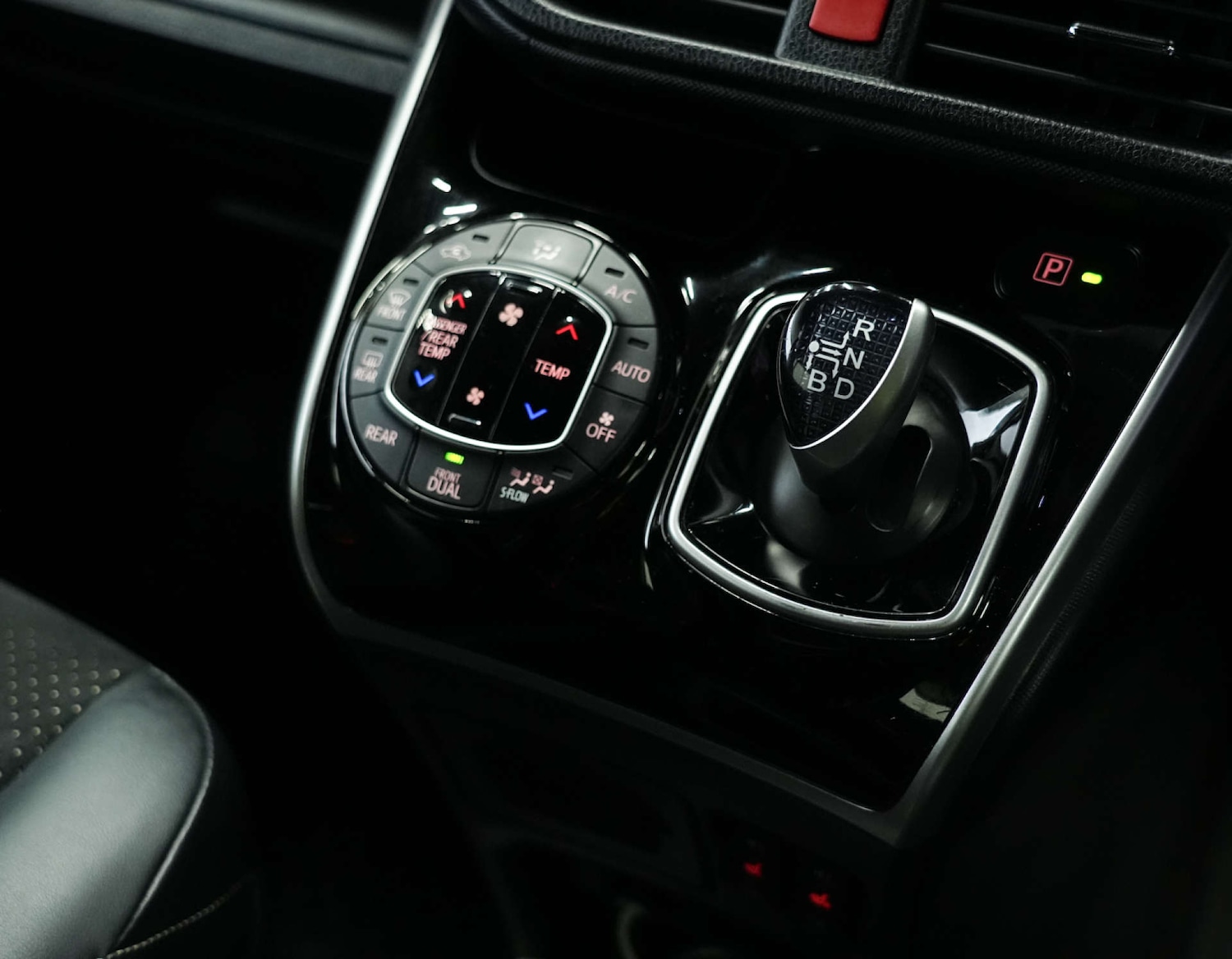 Used Toyota Noah 2025 for sale - 77664946: Photo 73