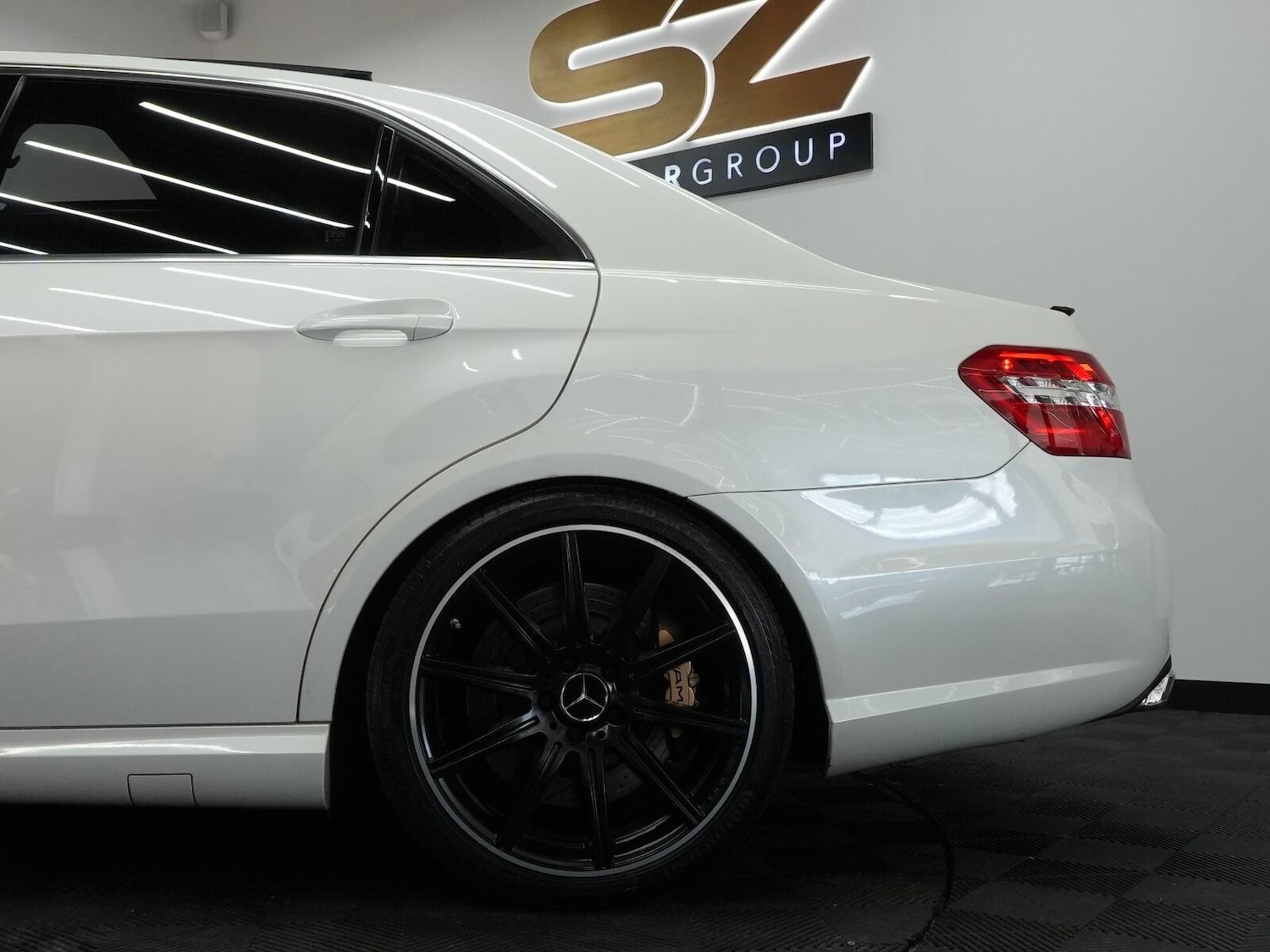 Used Mercedes-Benz E-Class 2011 for sale - 76042459: Photo 15