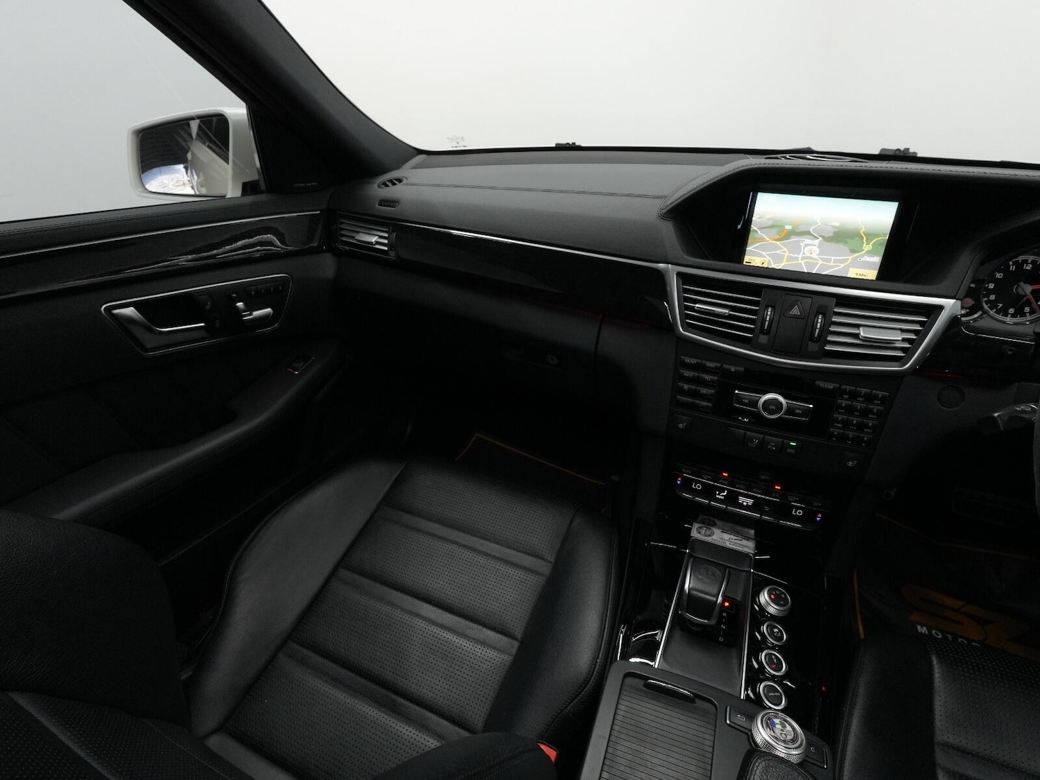 Used Mercedes-Benz E-Class 2011 for sale - 76042459: Photo 19