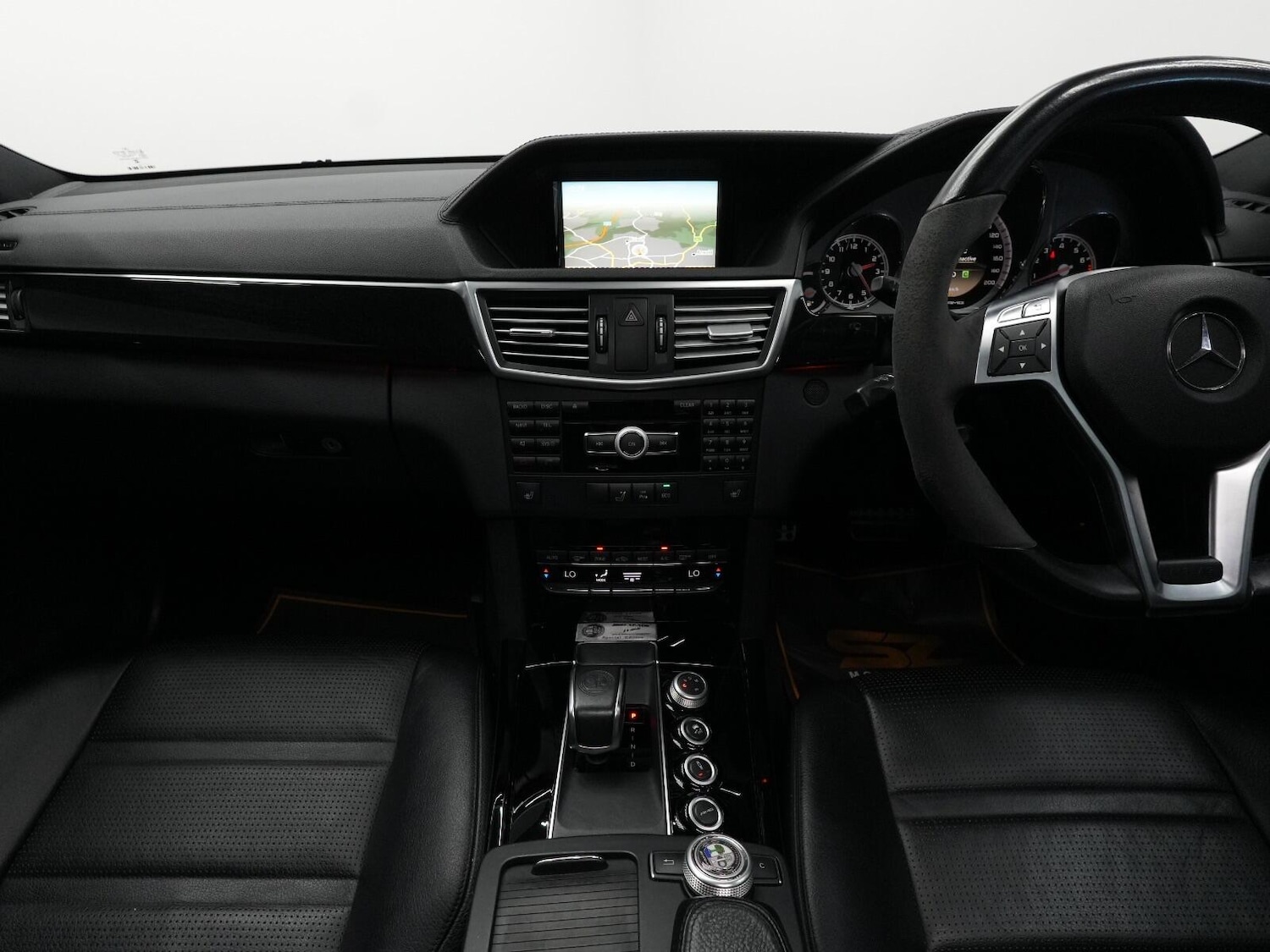 Used Mercedes-Benz E-Class 2011 for sale - 76042459: Photo 20