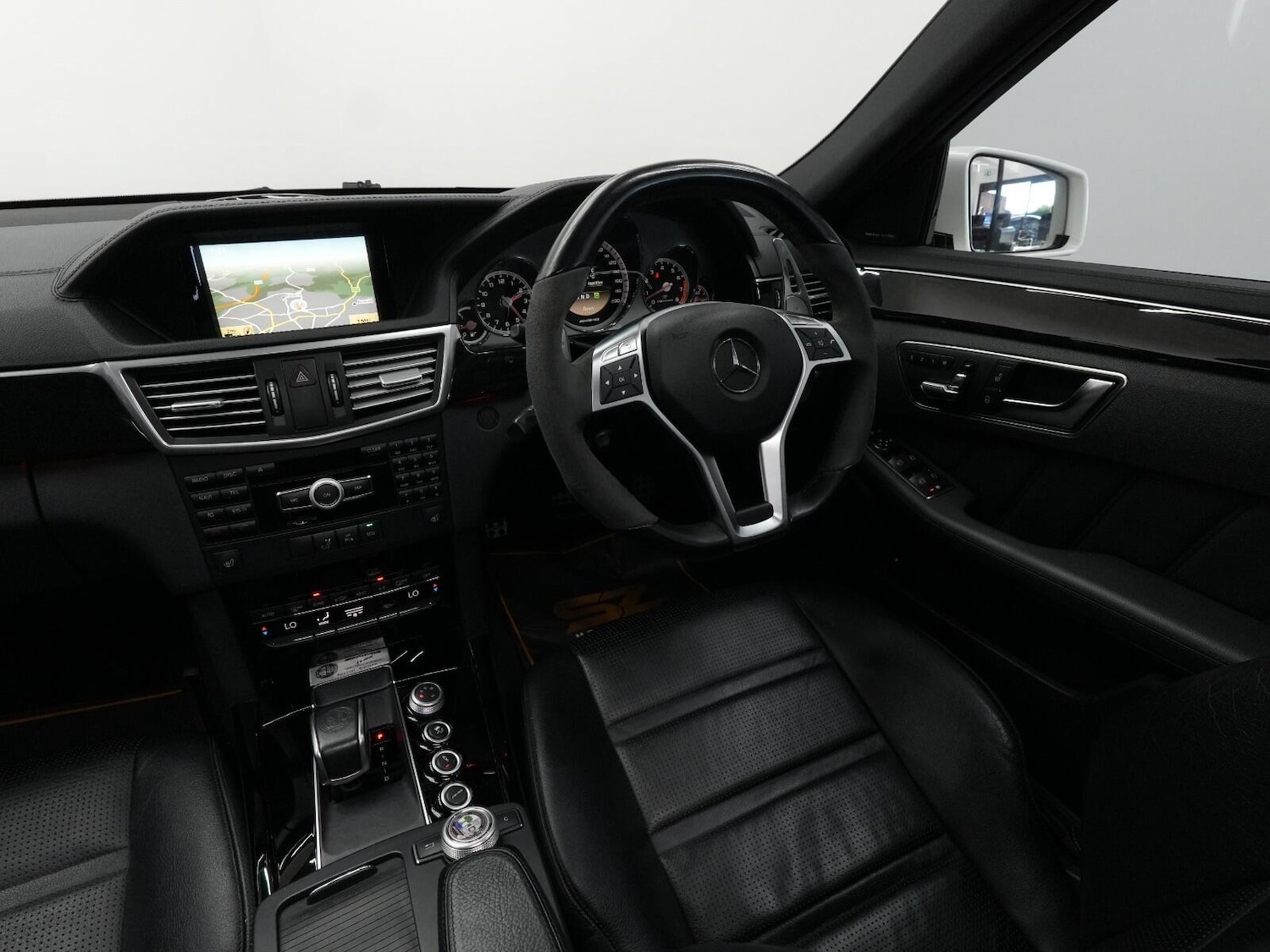 Used Mercedes-Benz E-Class 2011 for sale - 76042459: Photo 21