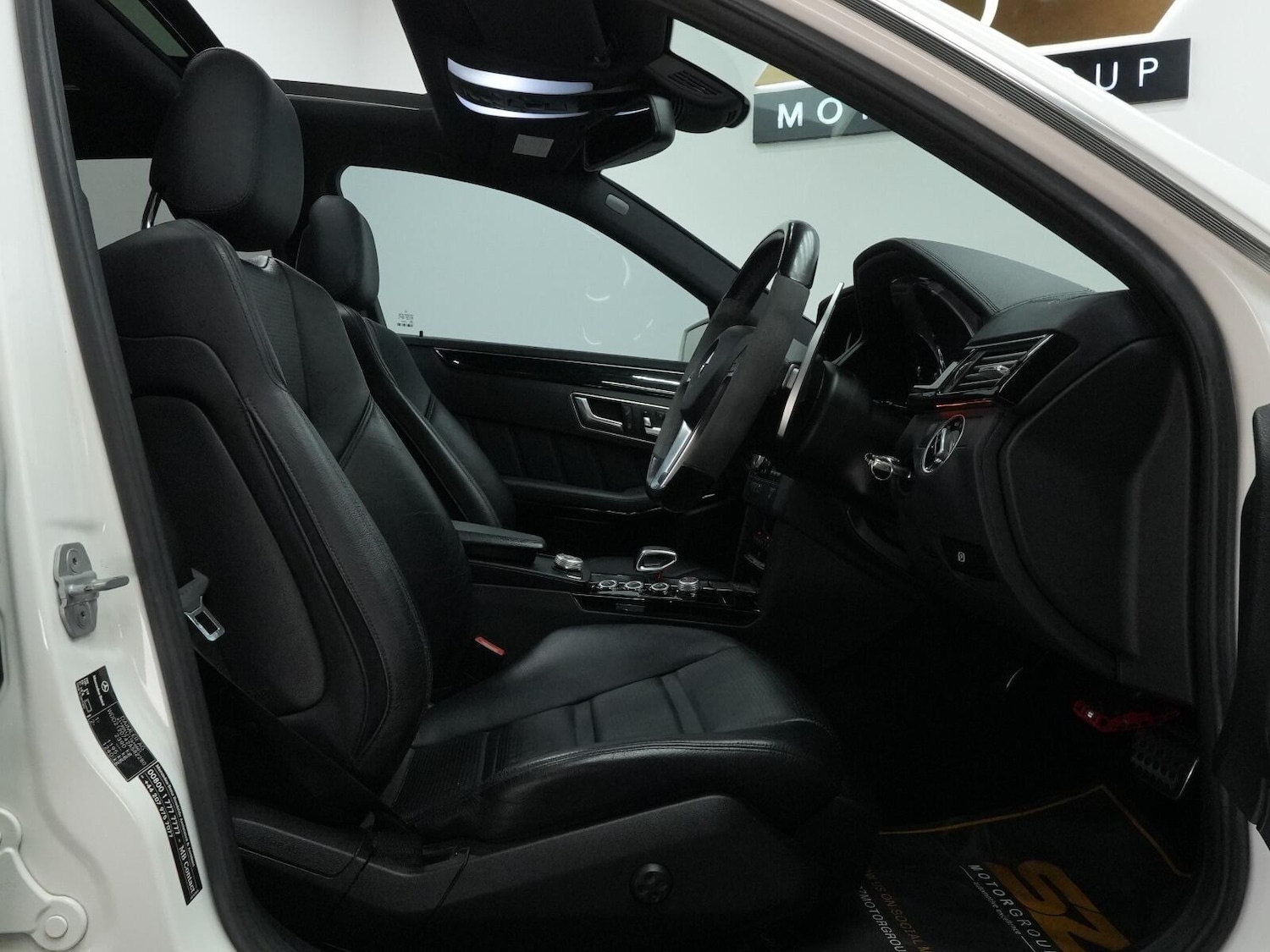 Used Mercedes-Benz E-Class 2011 for sale - 76042459: Photo 4