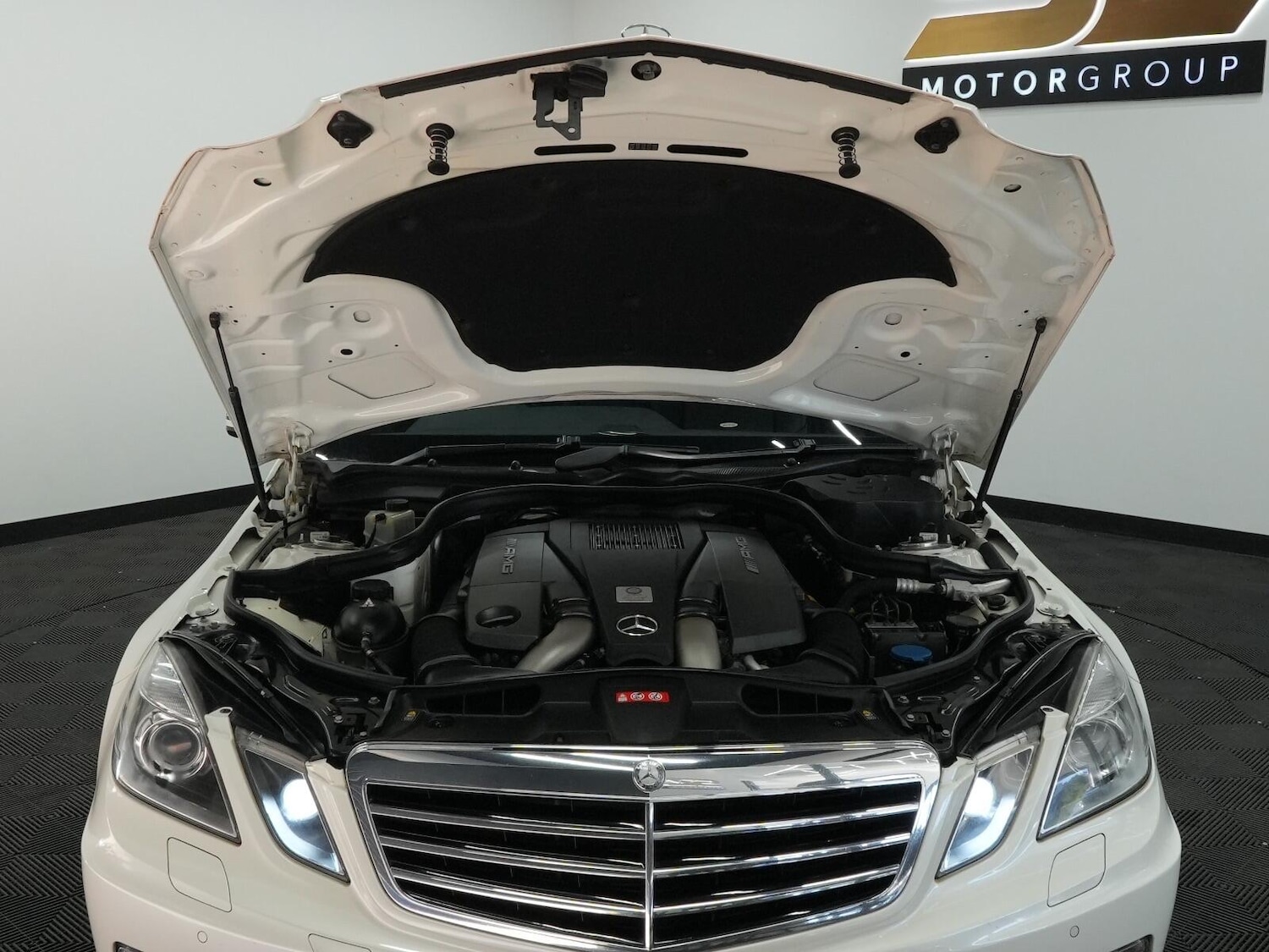 Used Mercedes-Benz E-Class 2011 for sale - 76042459: Photo 46