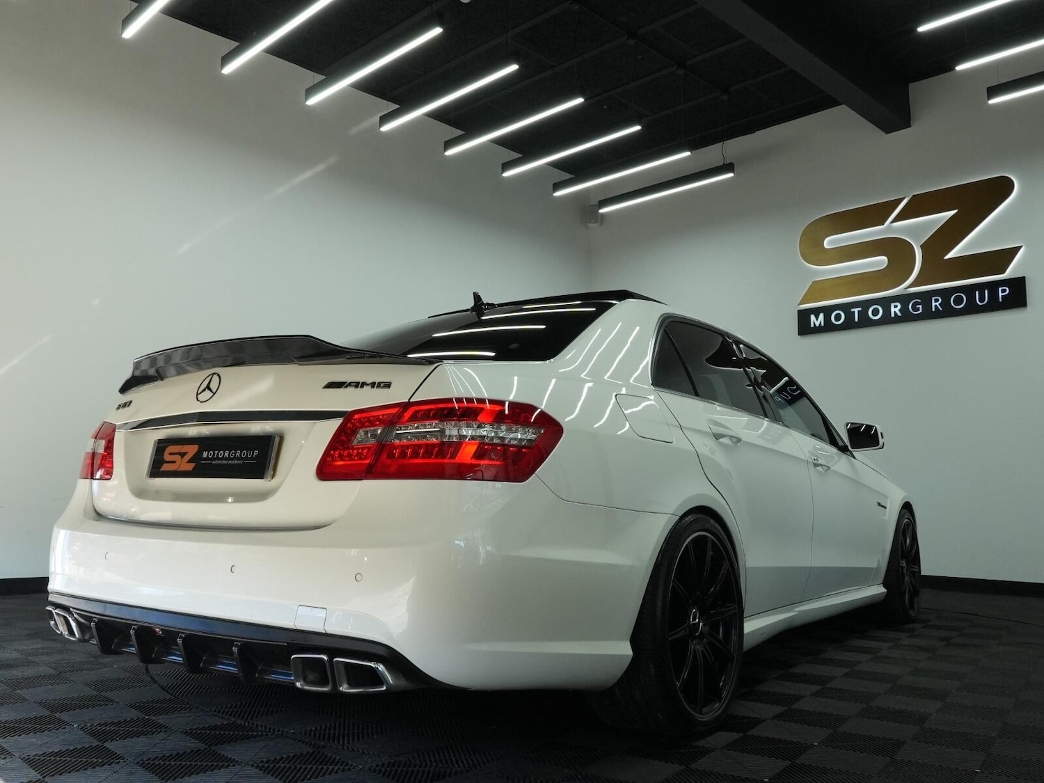 Used Mercedes-Benz E-Class 2011 for sale - 76042459: Photo 6