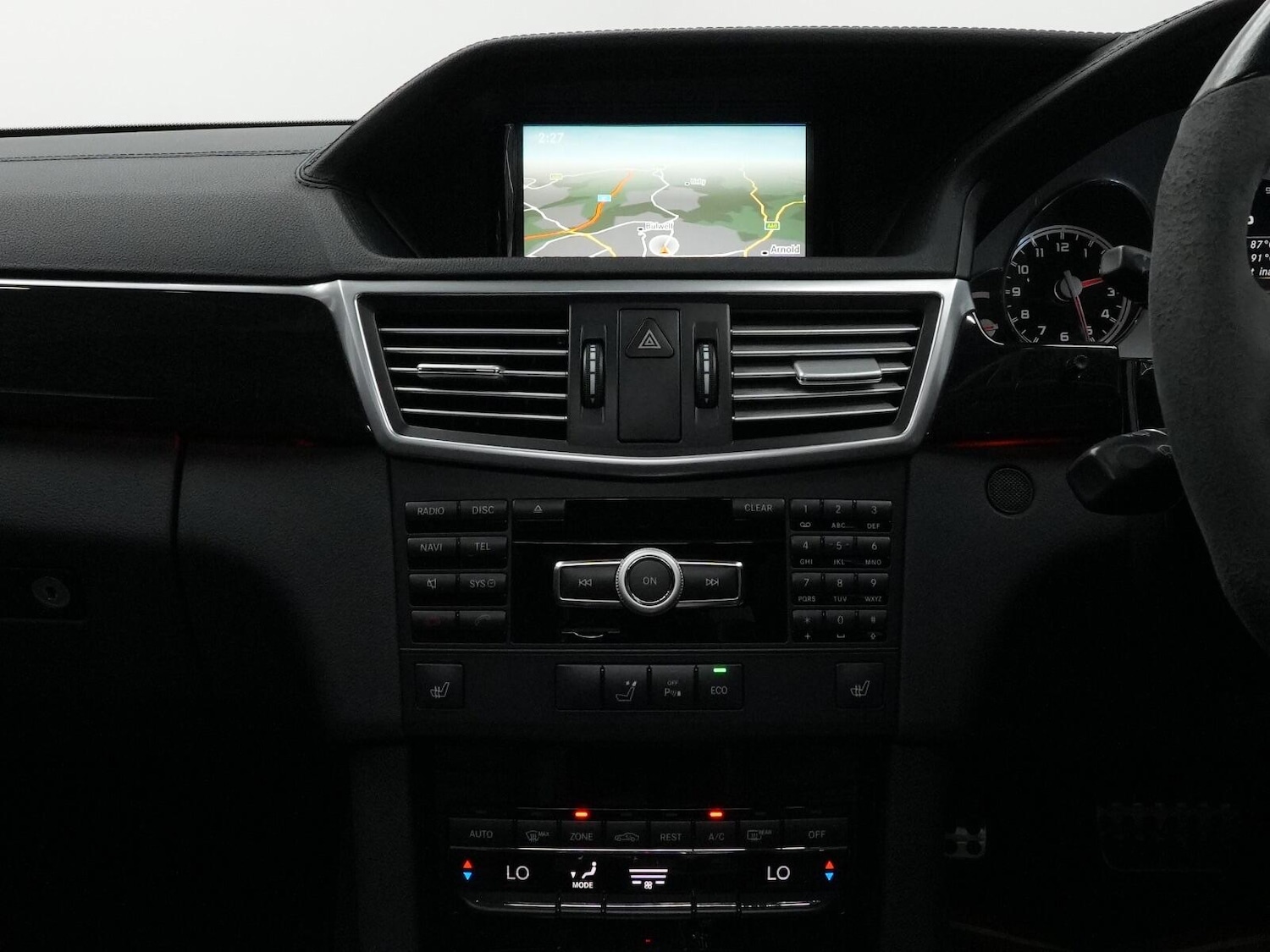 Used Mercedes-Benz E-Class 2011 for sale - 76042459: Photo 64