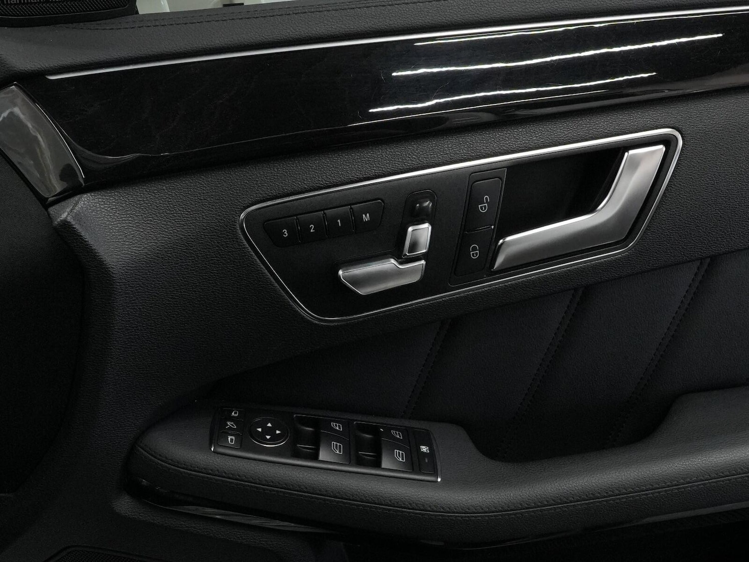 Used Mercedes-Benz E-Class 2011 for sale - 76042459: Photo 65