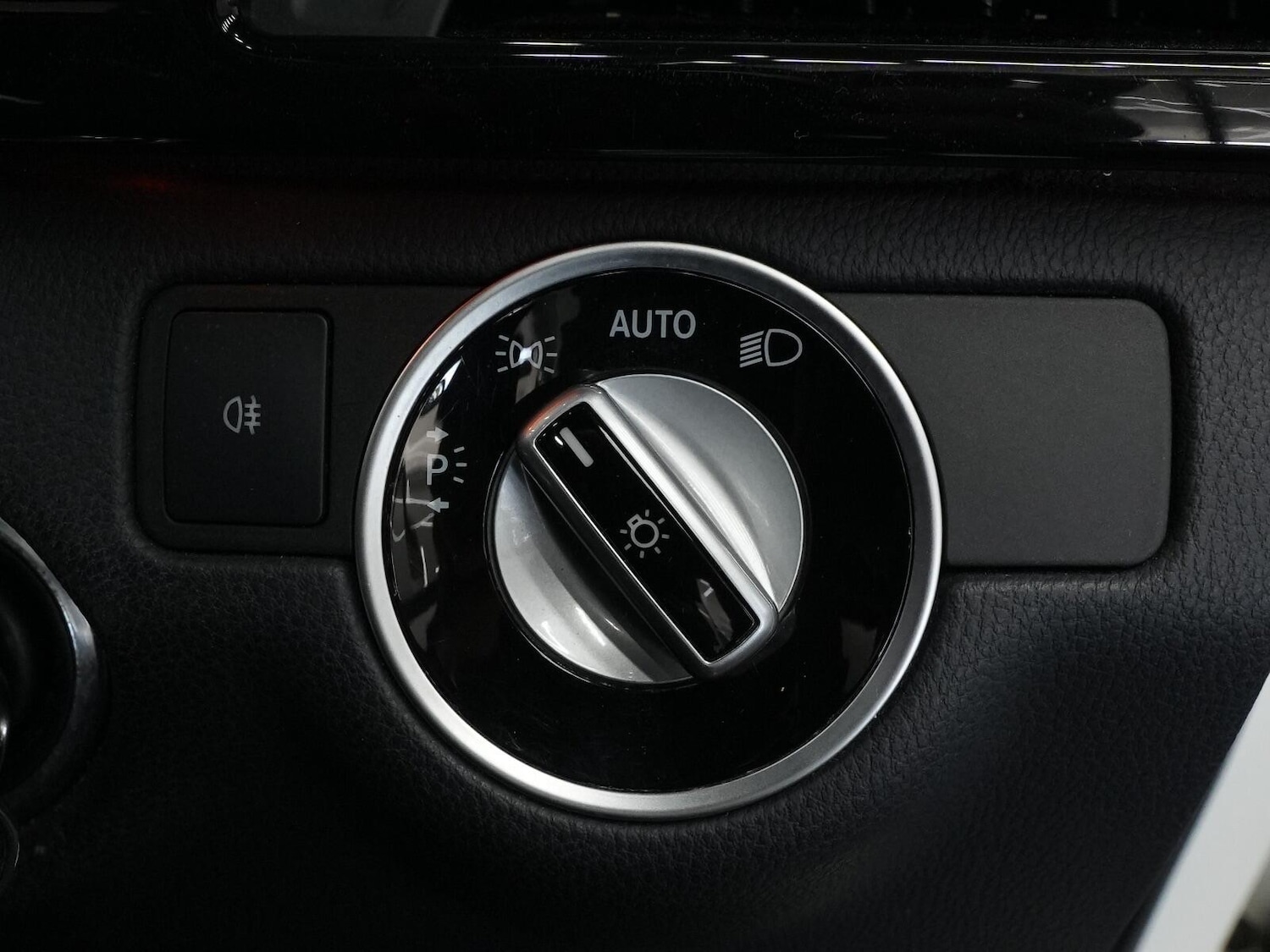 Used Mercedes-Benz E-Class 2011 for sale - 76042459: Photo 79