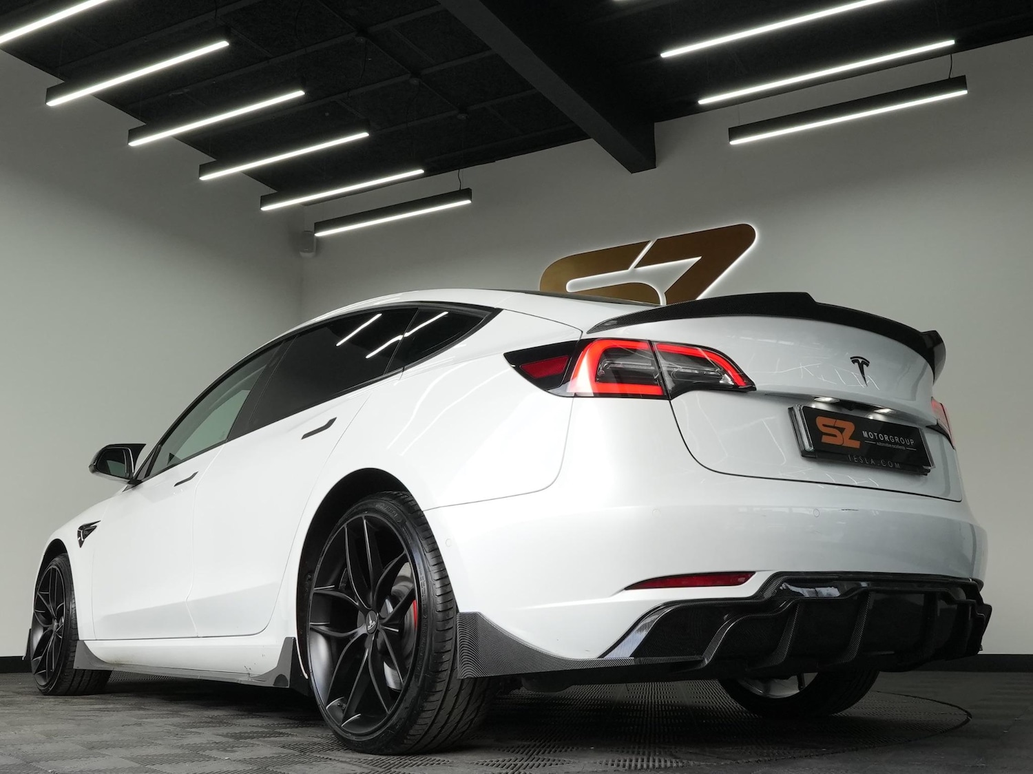 Used Tesla Model 3 2019 for sale - 76189703: Photo 2