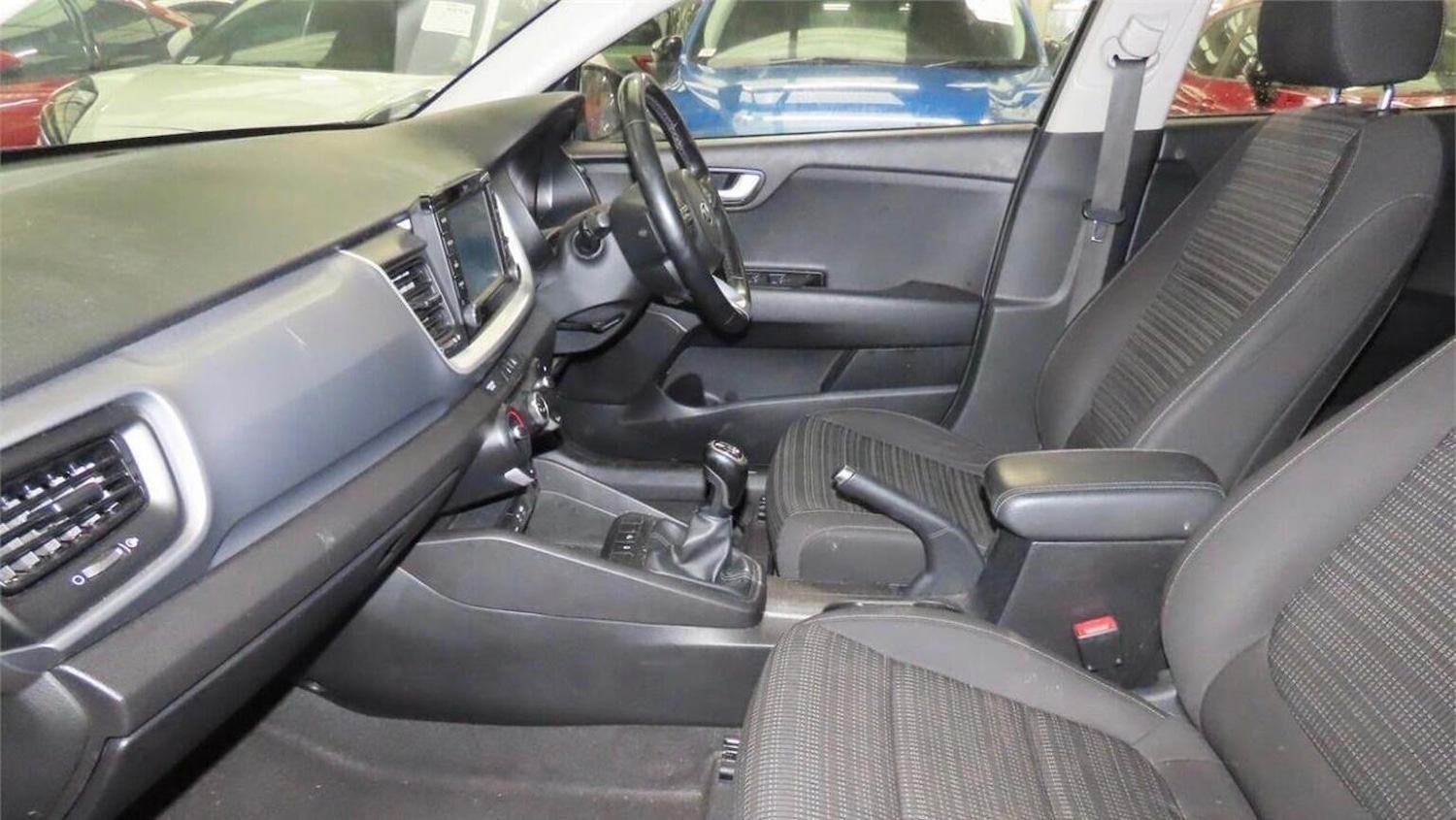 Used Kia Stonic 2018 for sale - 77459894: Photo 2