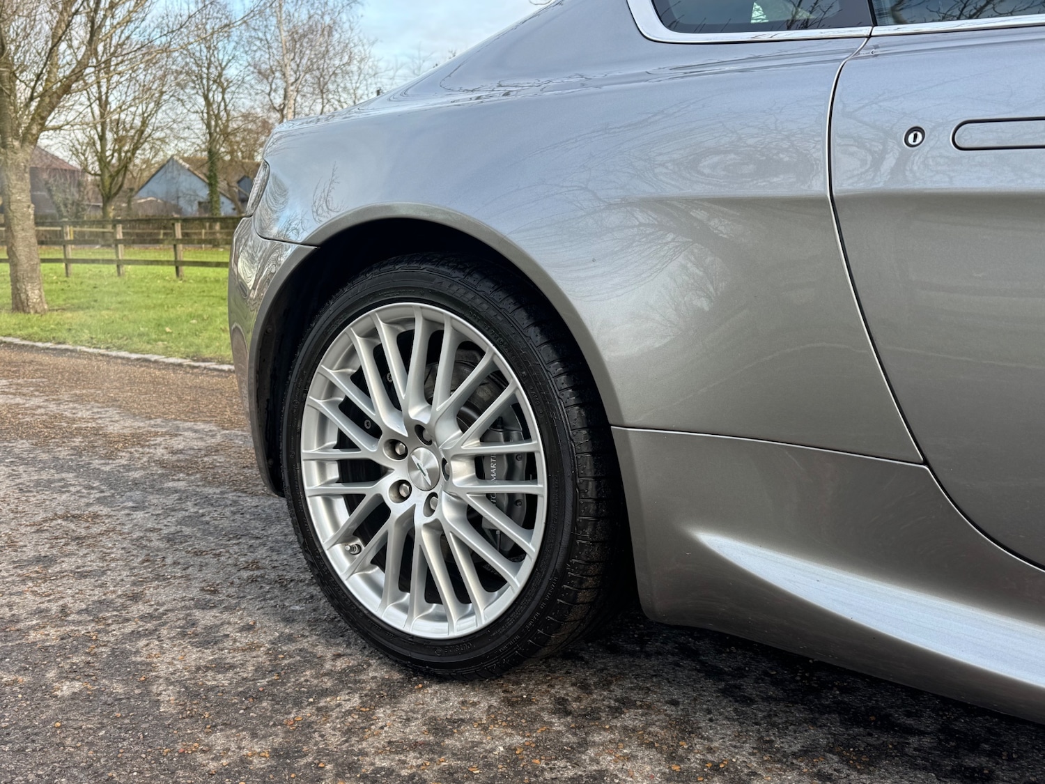 Used Aston Martin Vantage 2011 for sale - 77339648: Photo 10