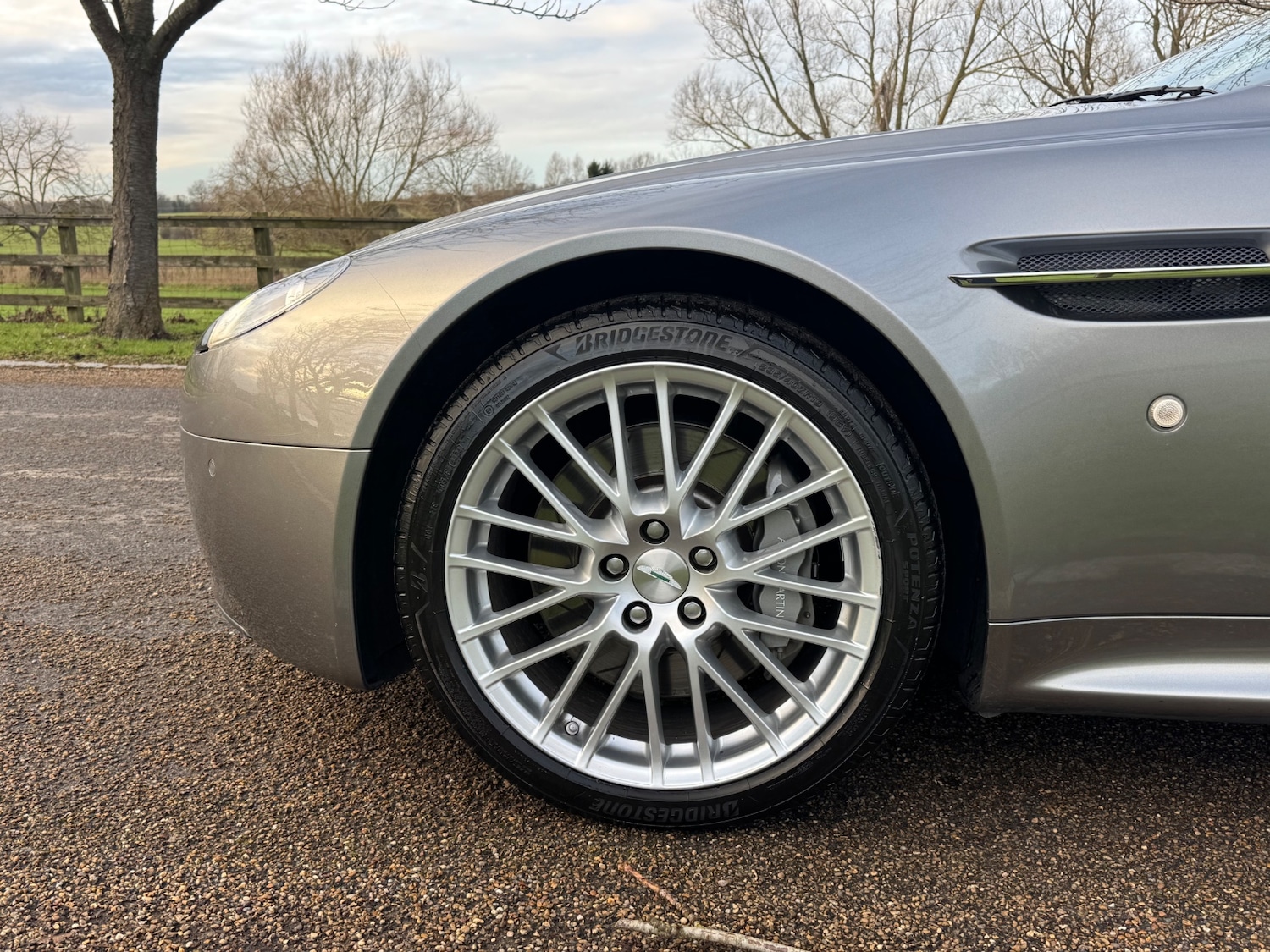 Used Aston Martin Vantage 2011 for sale - 77339648: Photo 12