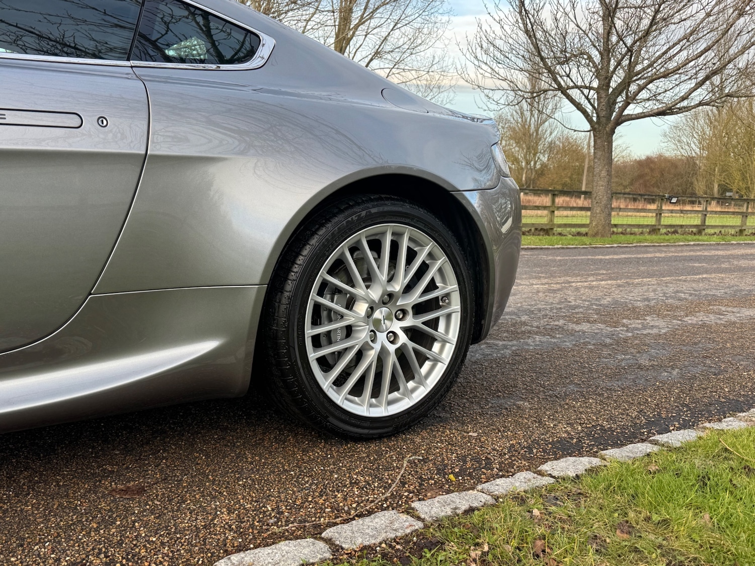 Used Aston Martin Vantage 2011 for sale - 77339648: Photo 16