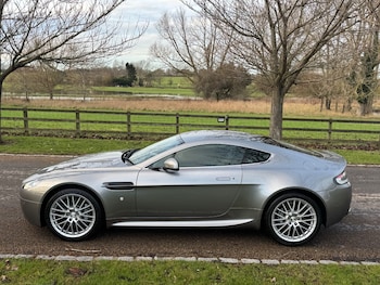 Used Aston Martin Vantage 2011 for sale - 77339648: Photo