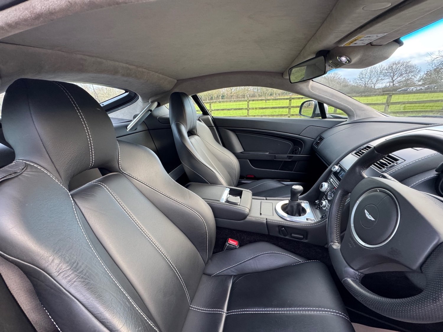 Used Aston Martin Vantage 2011 for sale - 77339648: Photo 23